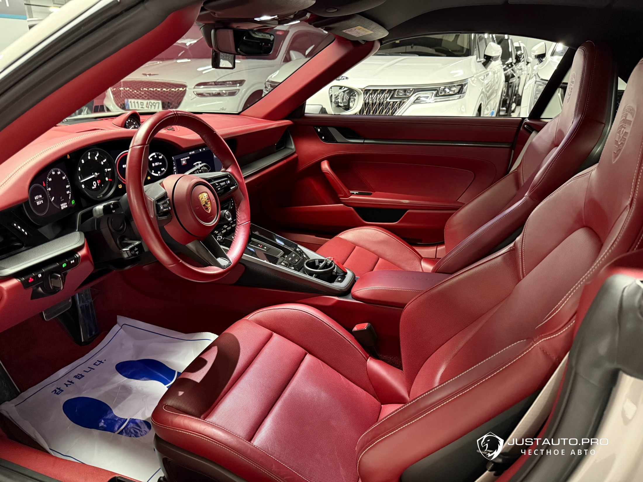 Автомобиль Porsche 911