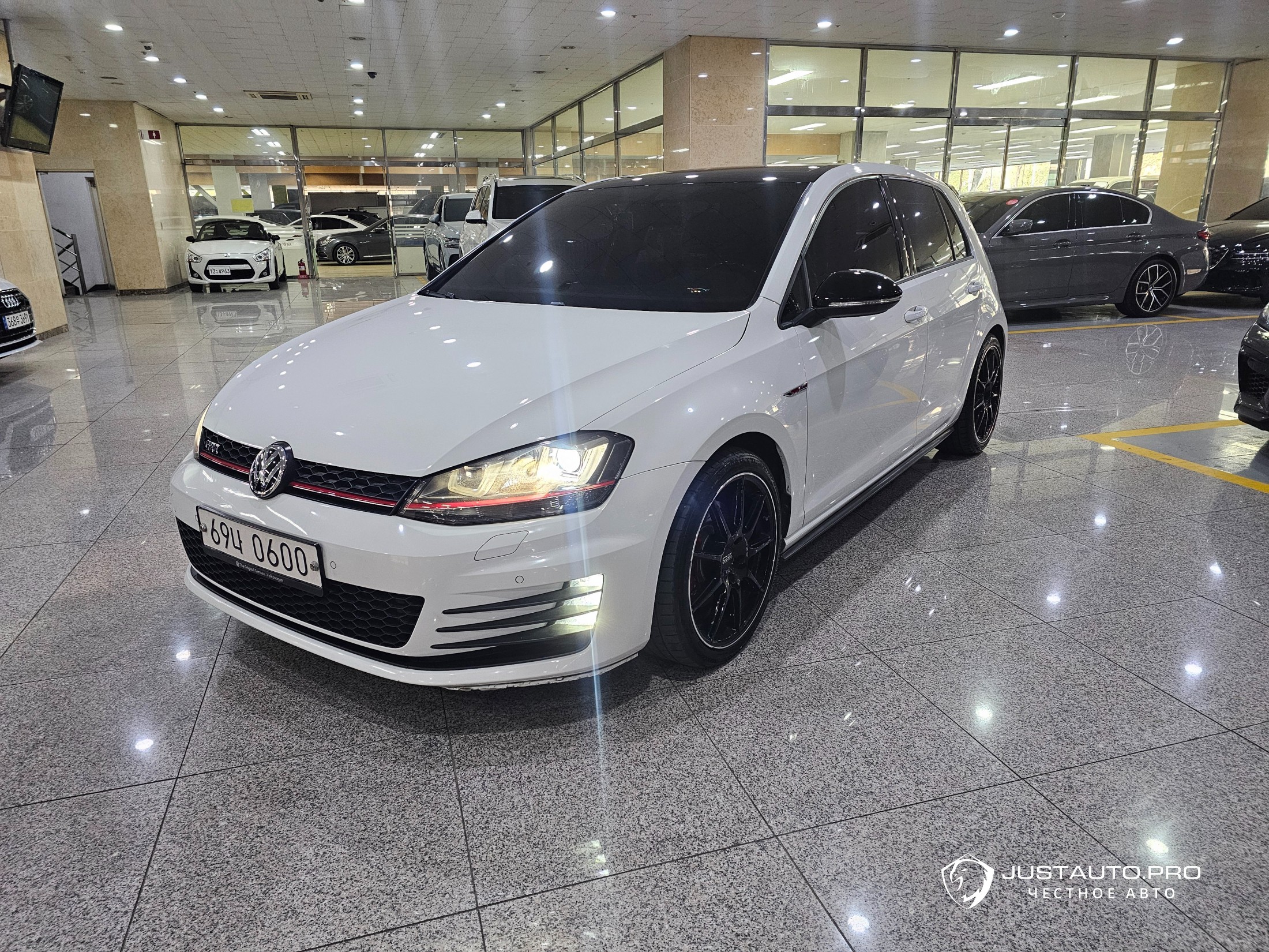 Автомобиль Volkswagen Golf