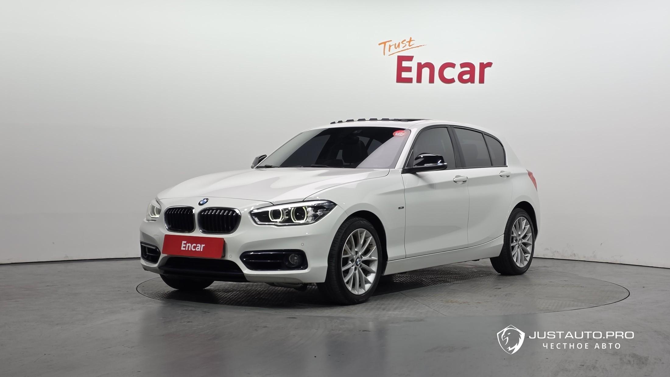 Автомобиль BMW 1-Series