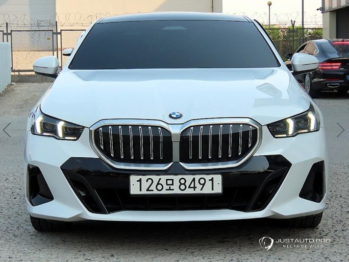 Автомобиль BMW 5-Series
