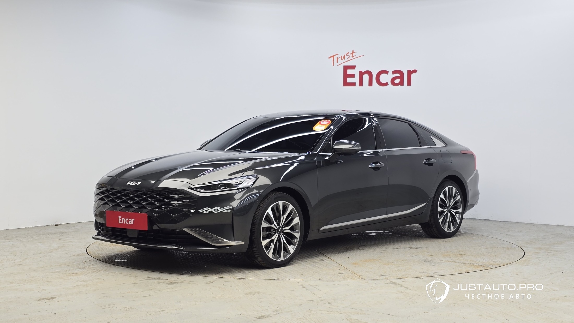 Автомобиль Kia K8