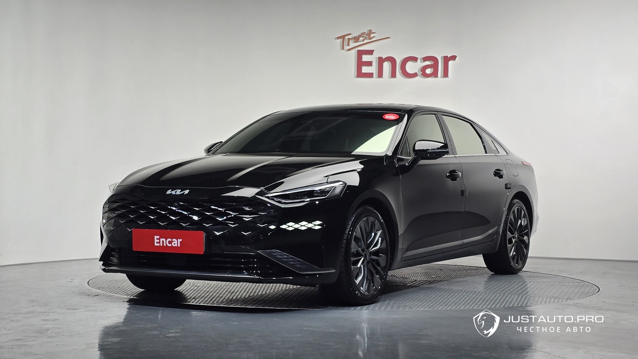 Автомобиль Kia K8