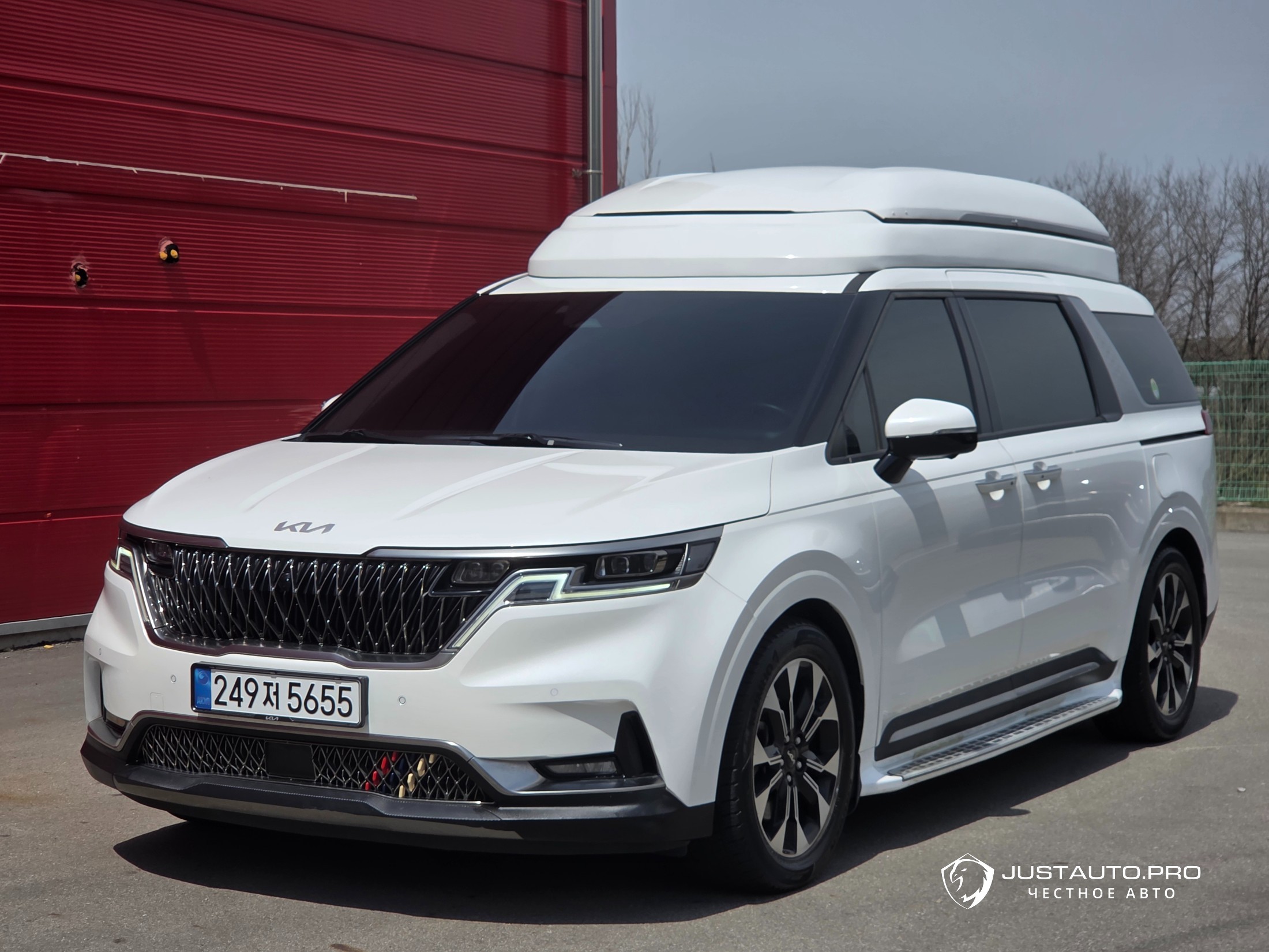 Автомобиль Kia Canival