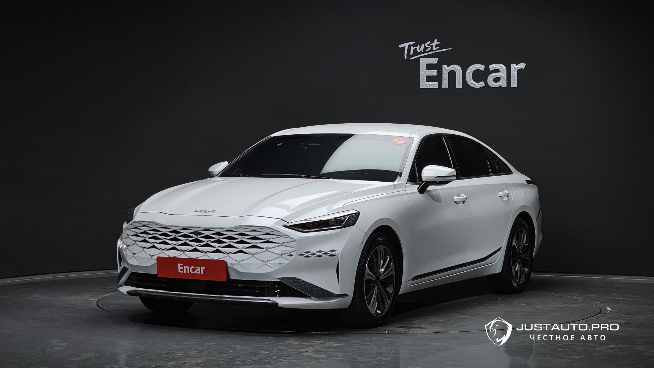 Автомобиль Kia K8