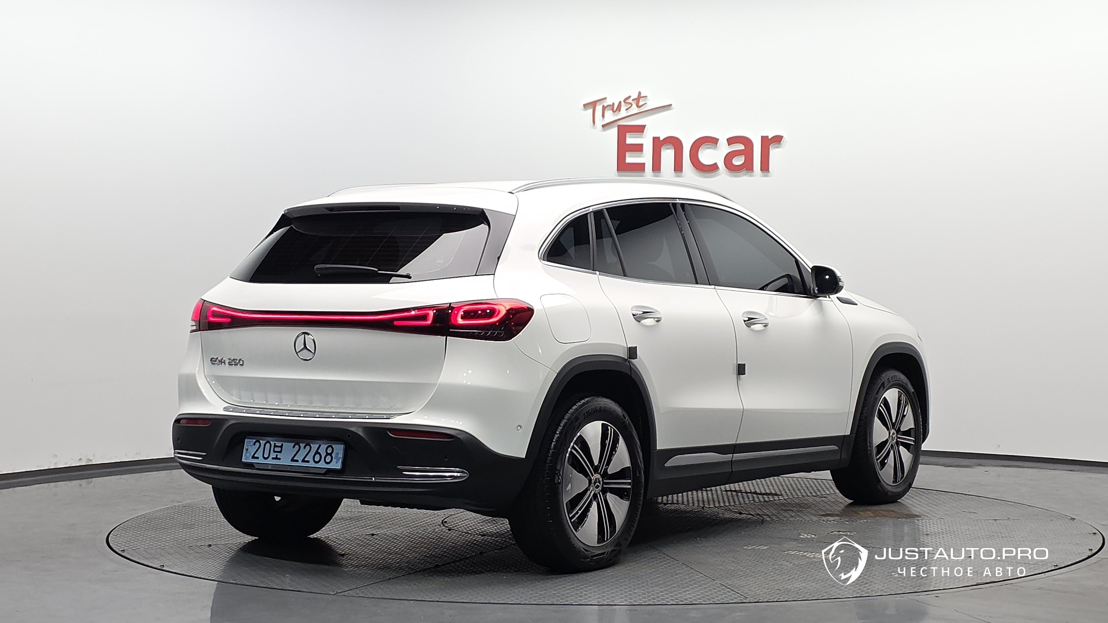 Автомобиль Mercedes-Benz EQA