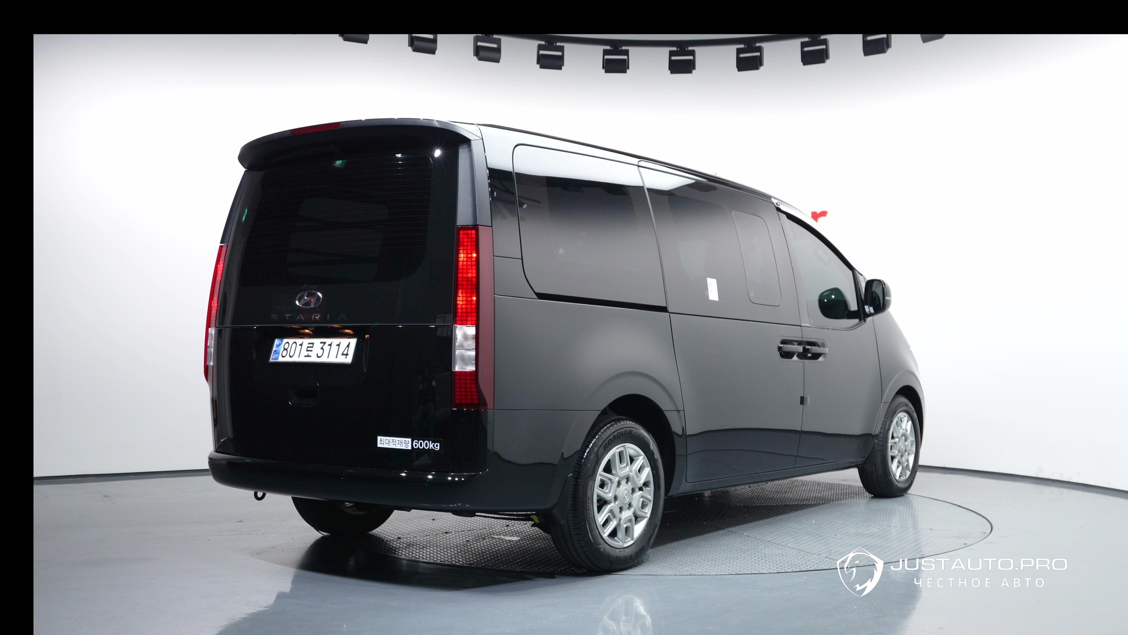 Автомобиль Hyundai Staria