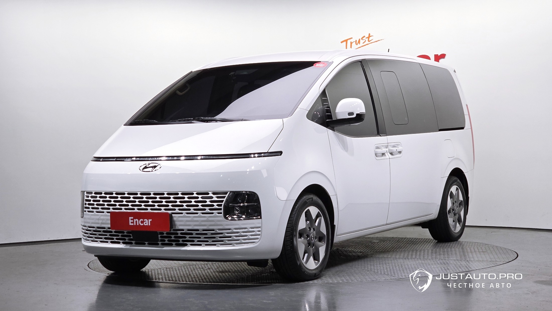 Автомобиль Hyundai Staria