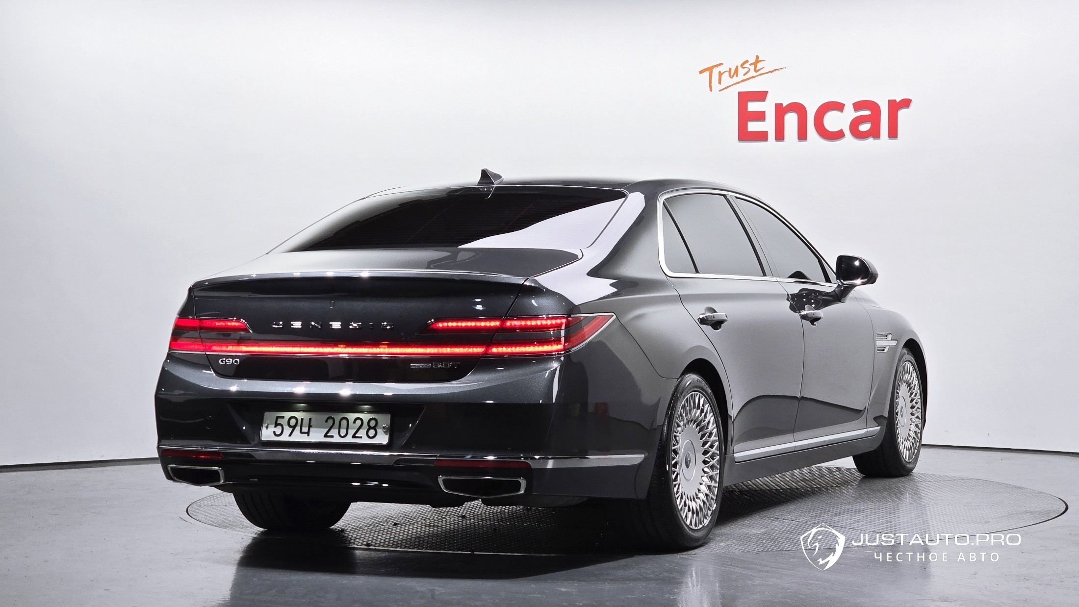 Автомобиль Genesis G90