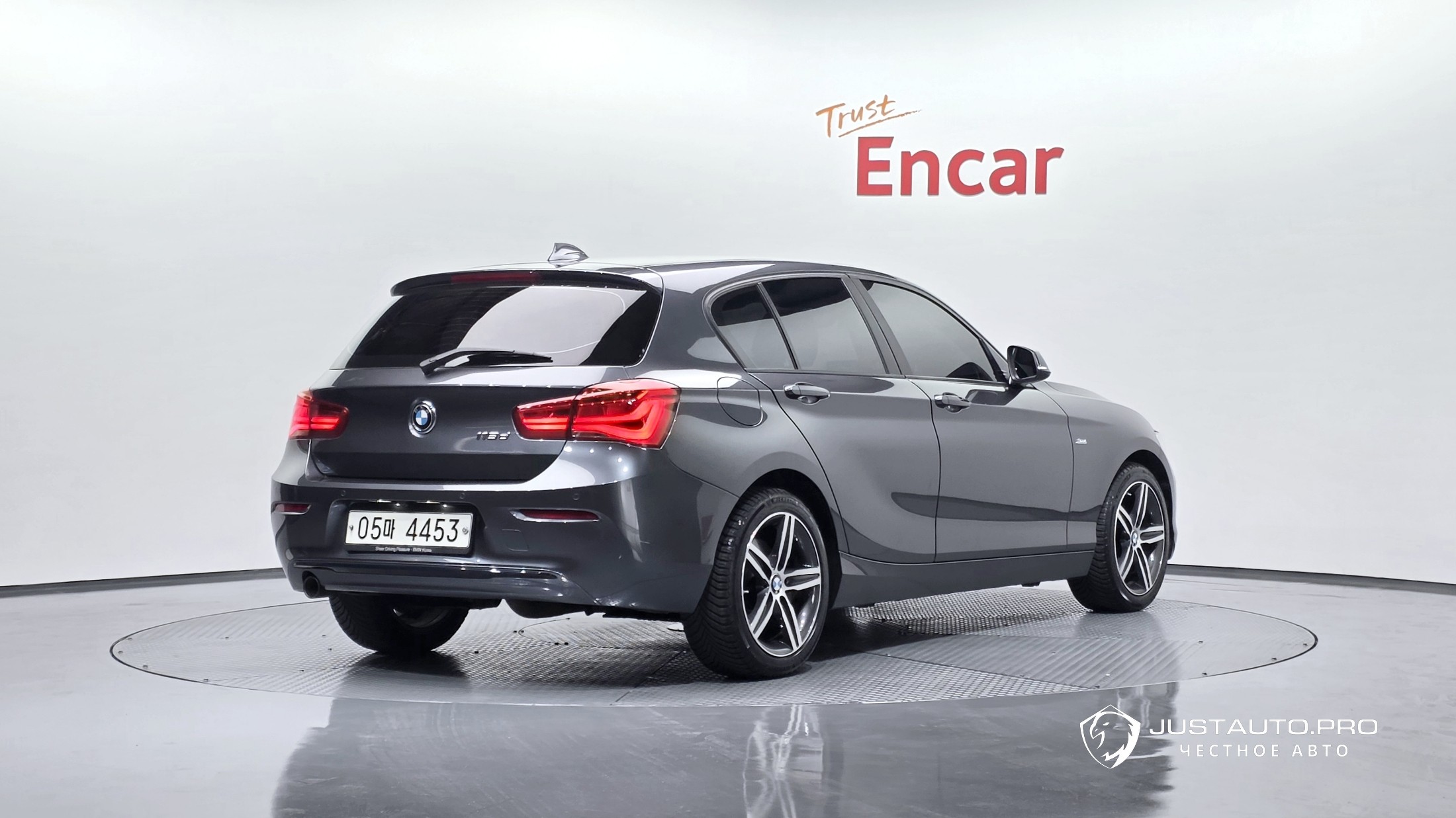 Автомобиль BMW 1-Series