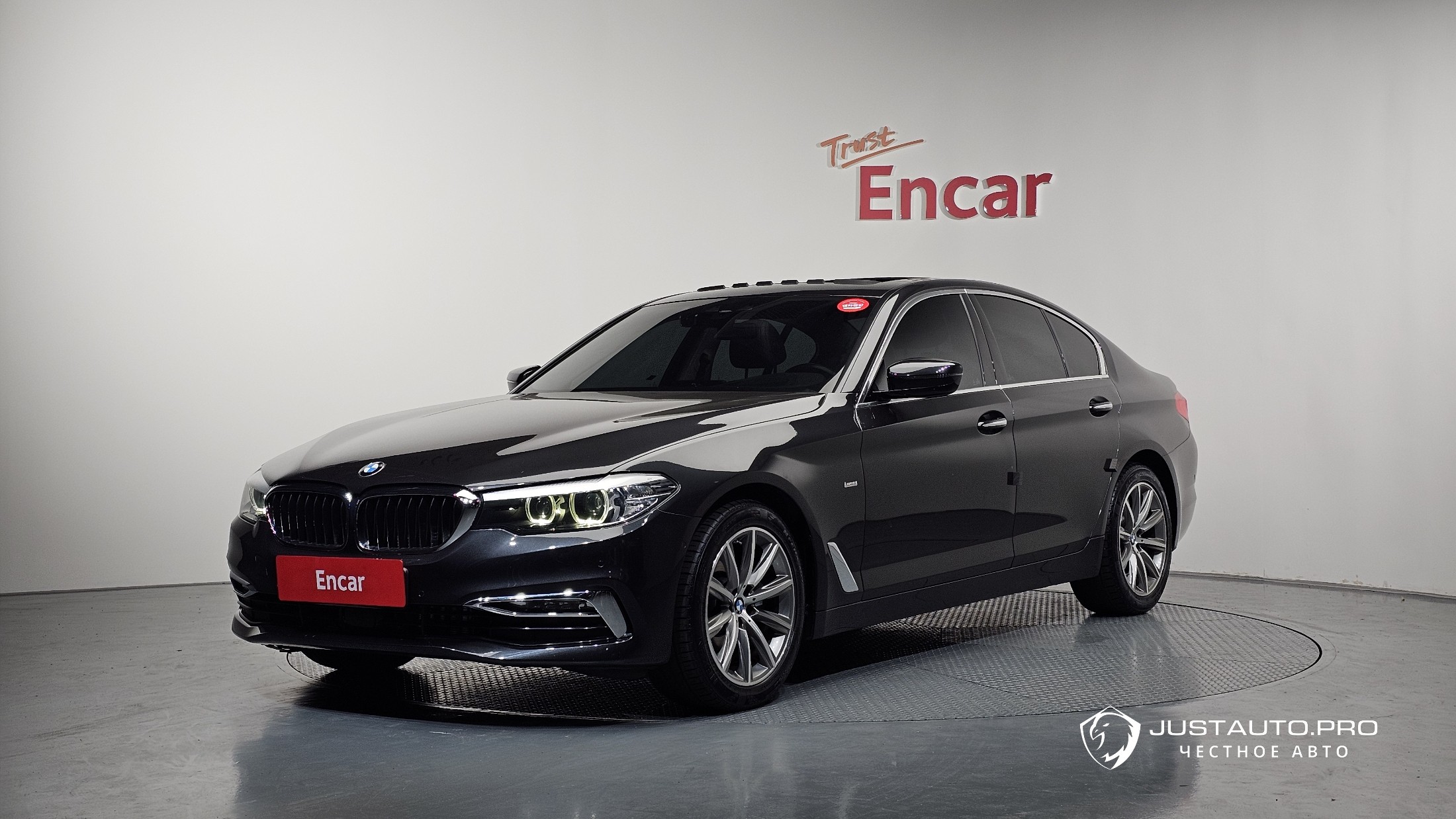Автомобиль BMW 5-Series