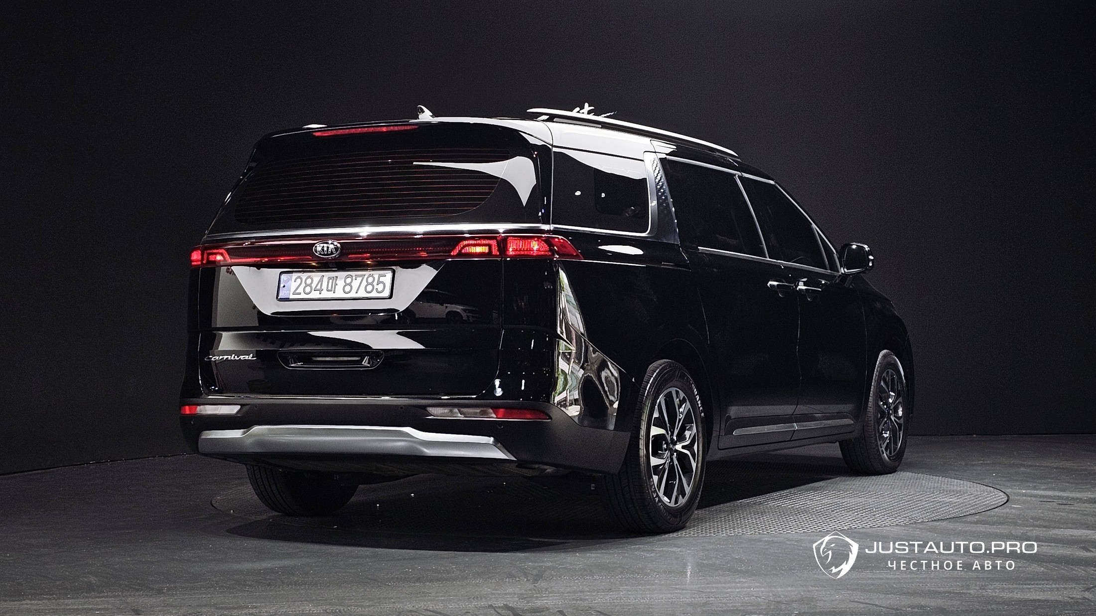 Автомобиль Kia Canival