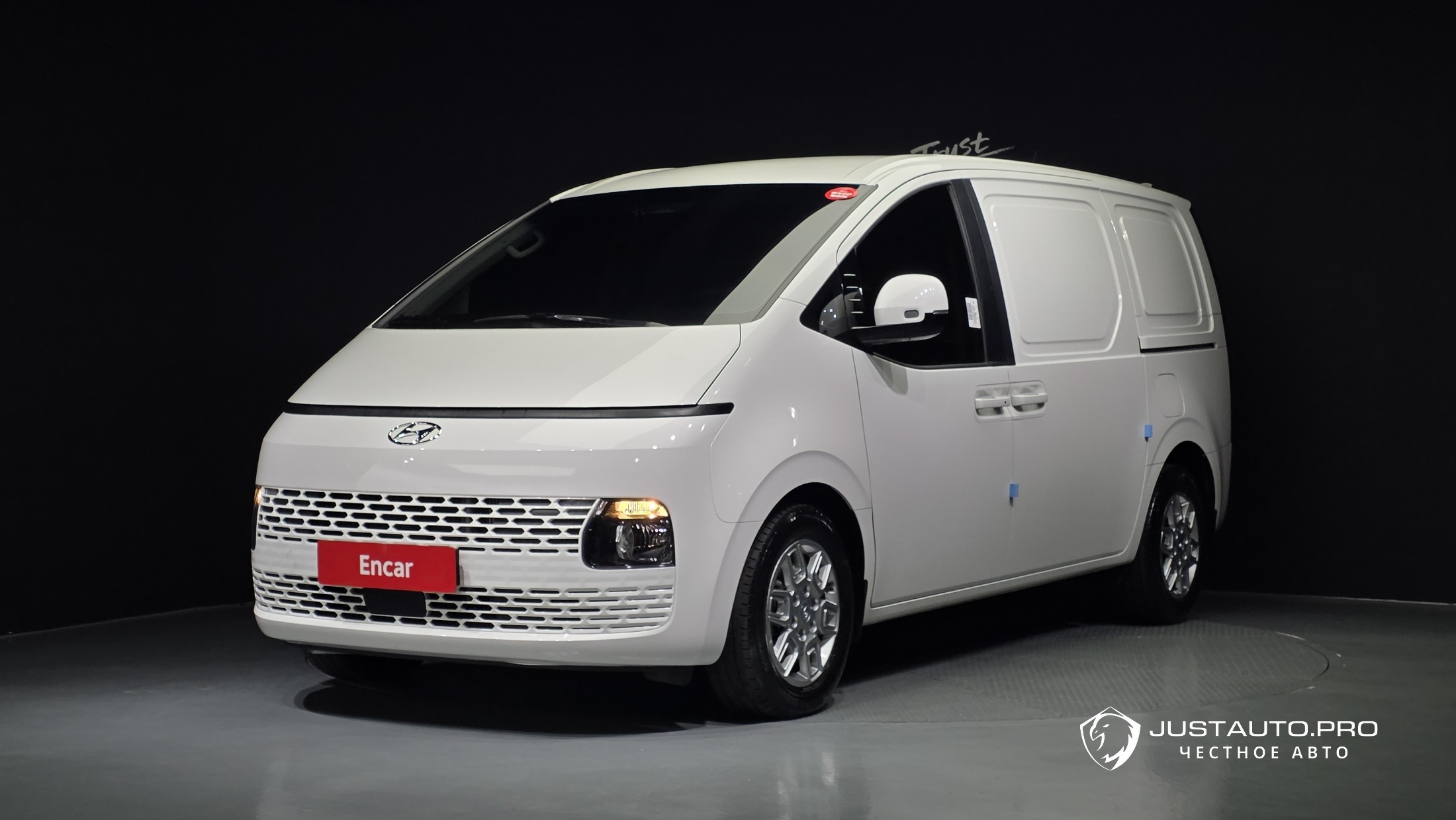 Автомобиль Hyundai Staria