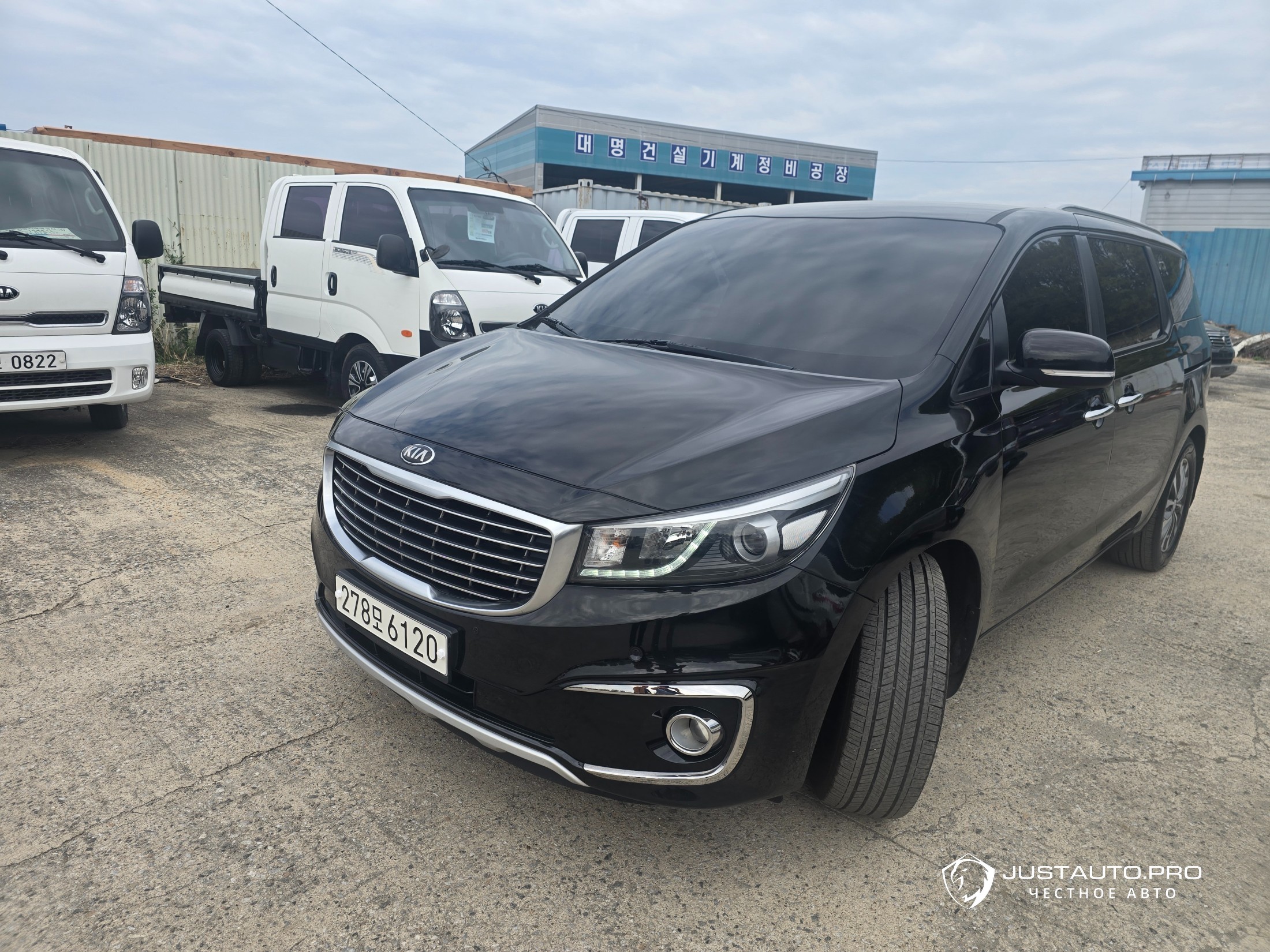 Автомобиль Kia Canival
