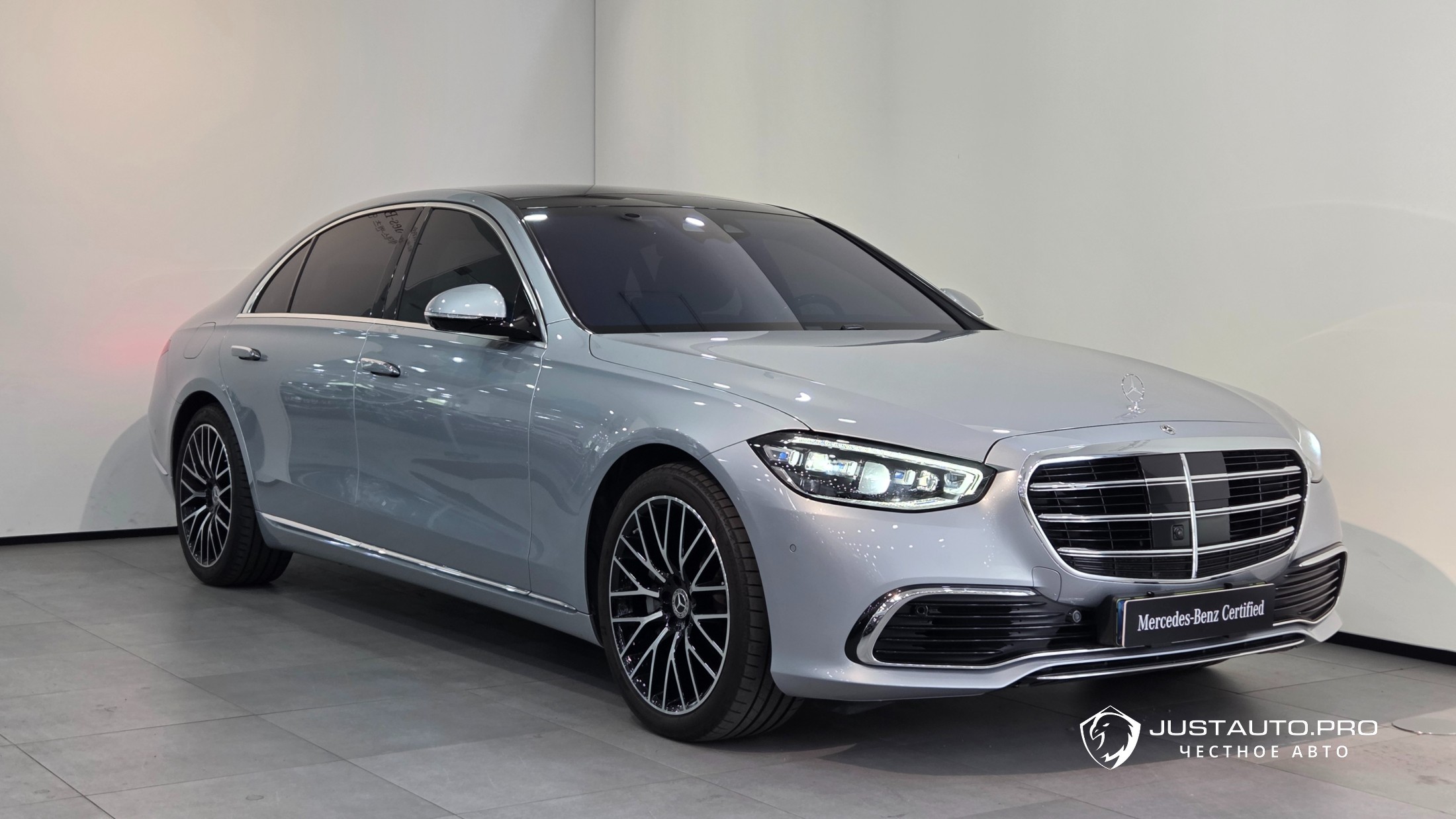 Автомобиль Mercedes-Benz S-Class