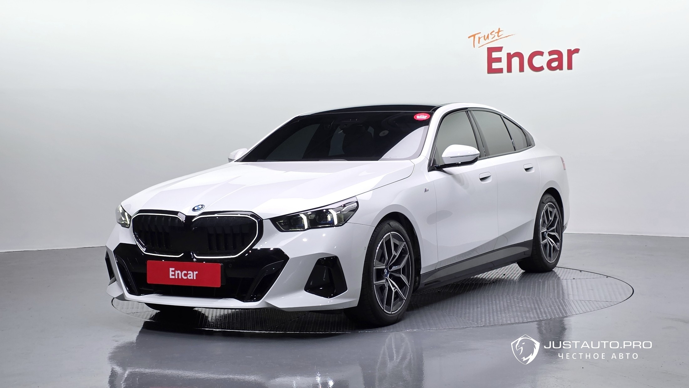 Автомобиль BMW i5