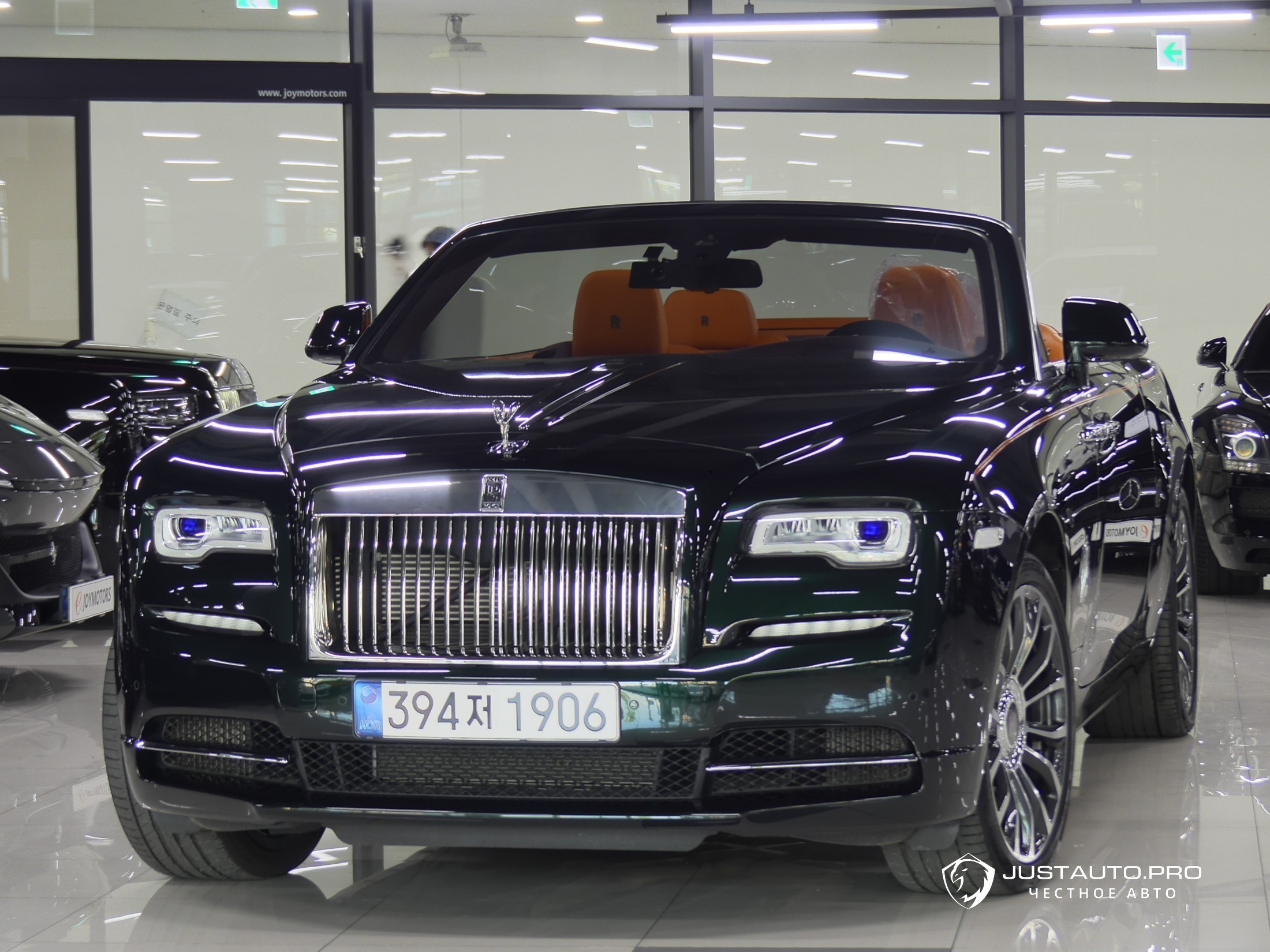 Автомобиль Rolls-Royce Dawn