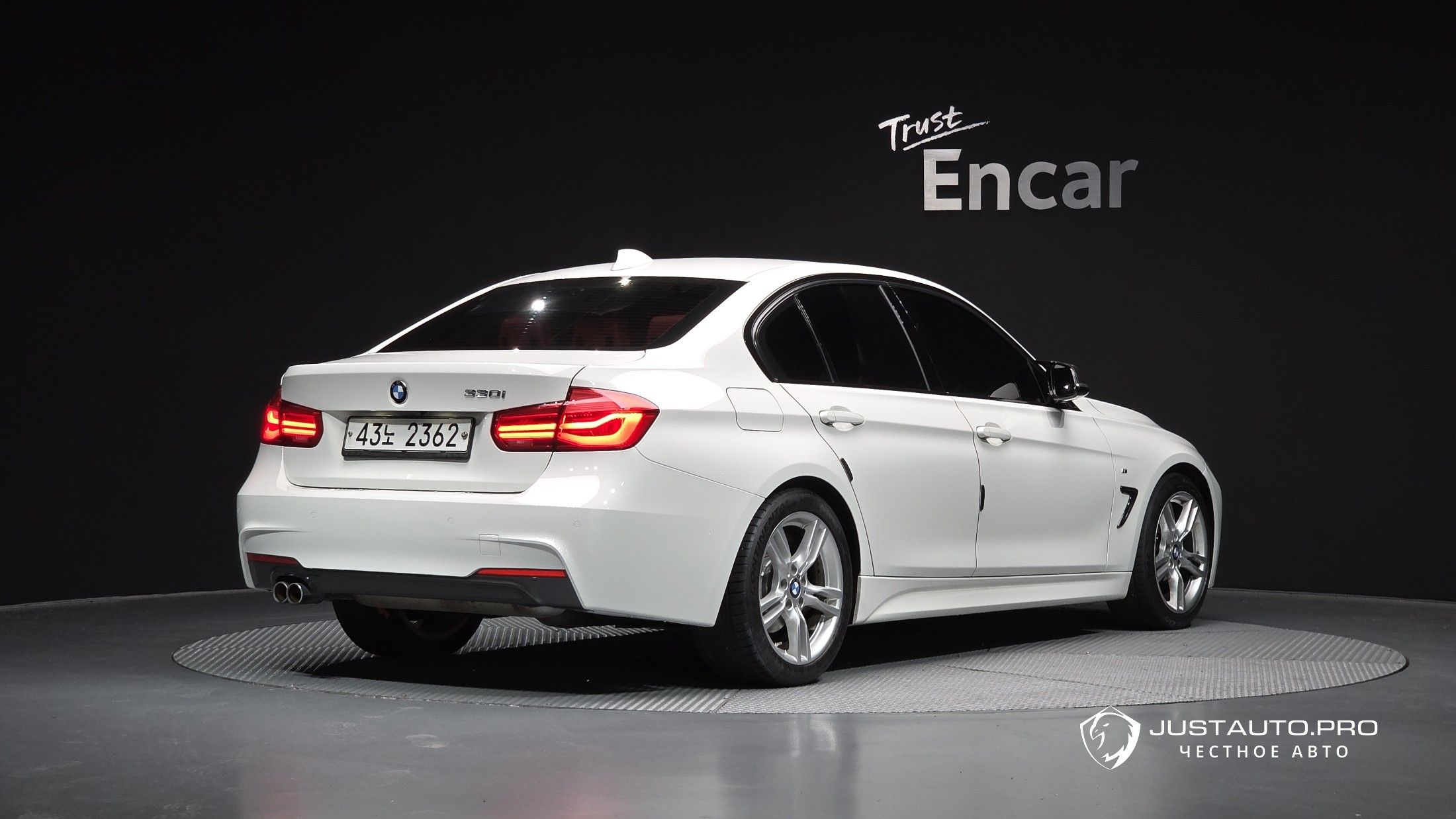 Автомобиль BMW 3-Series