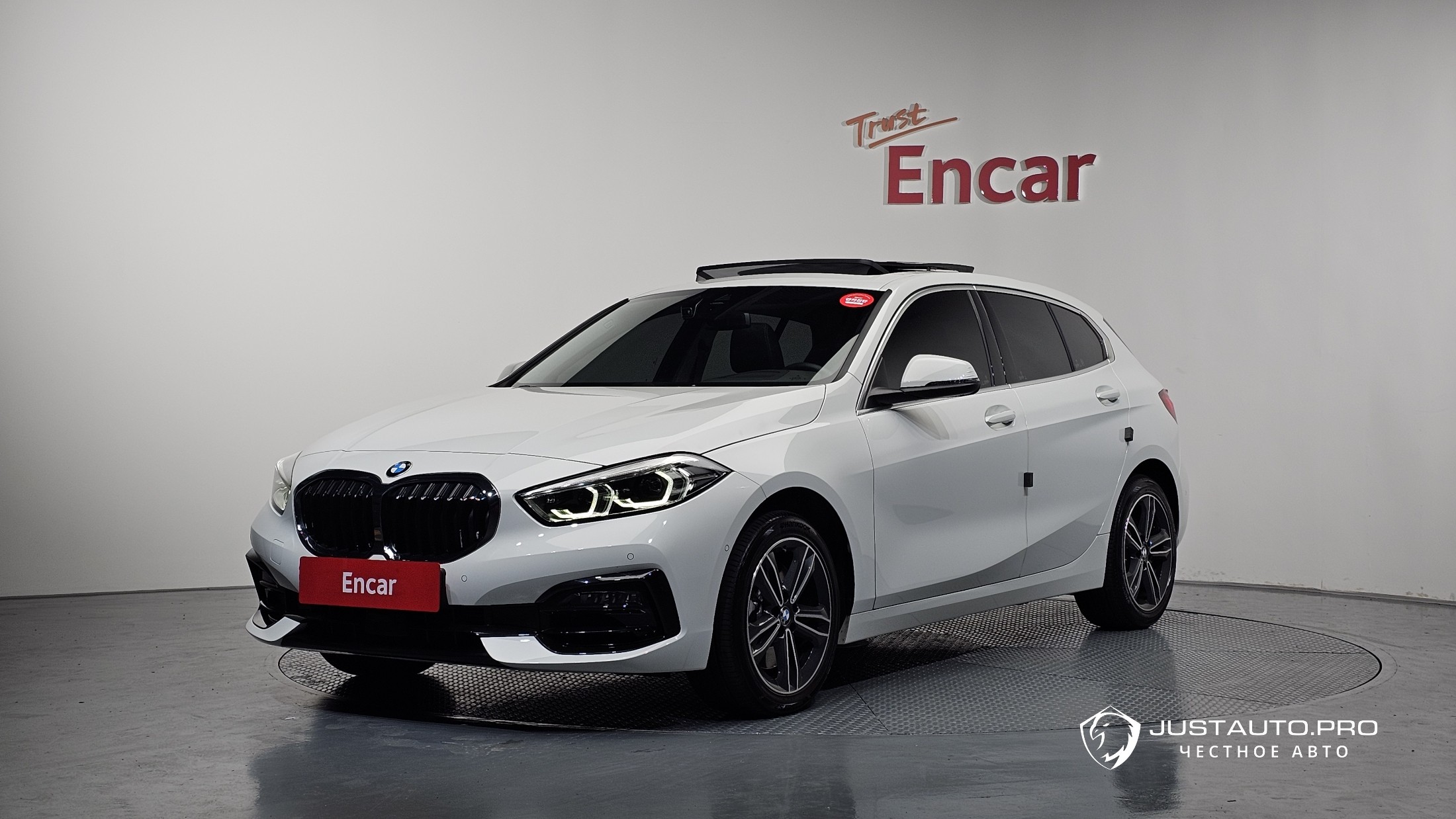Автомобиль BMW 1-Series