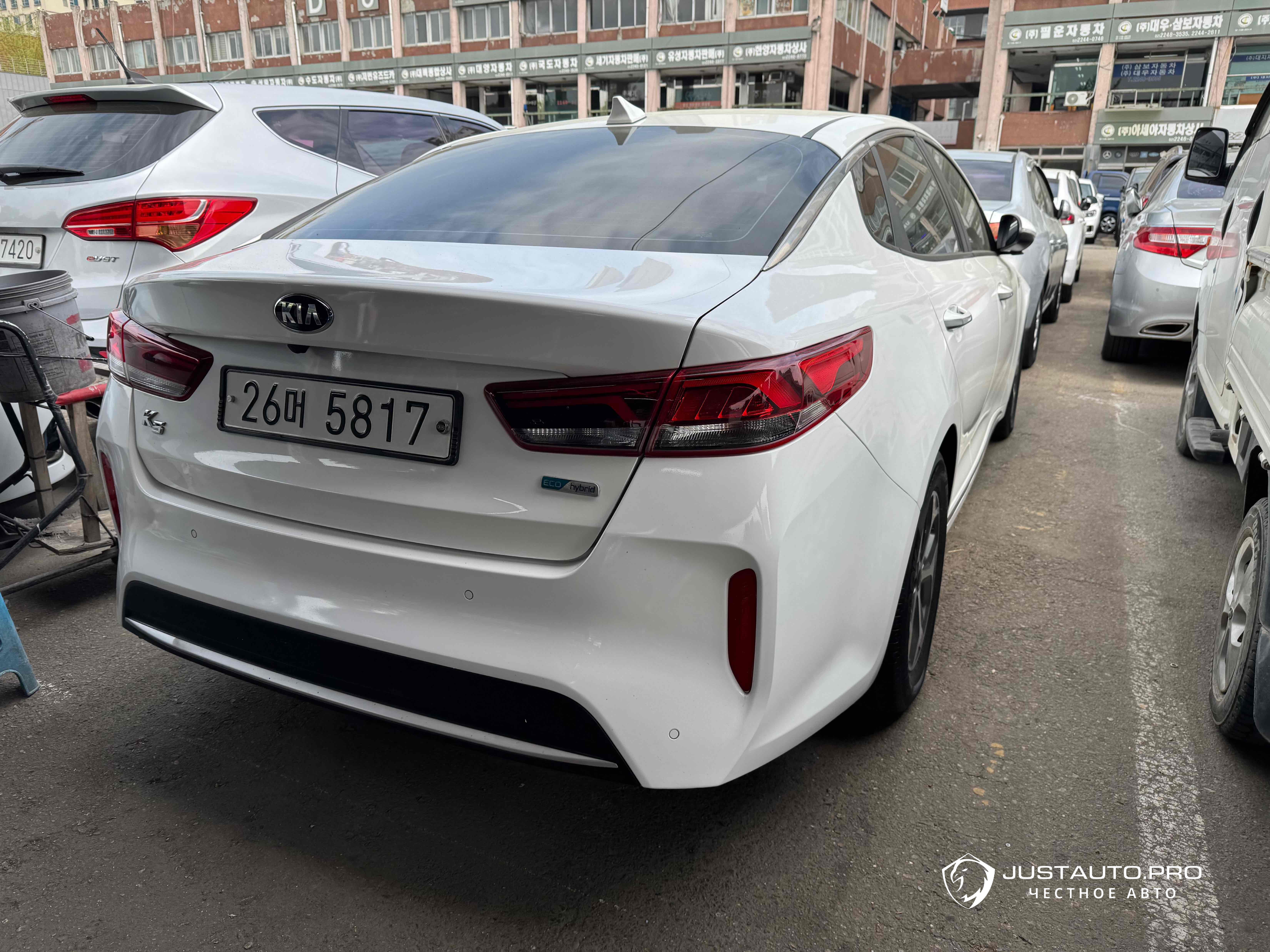 Автомобиль Kia K5