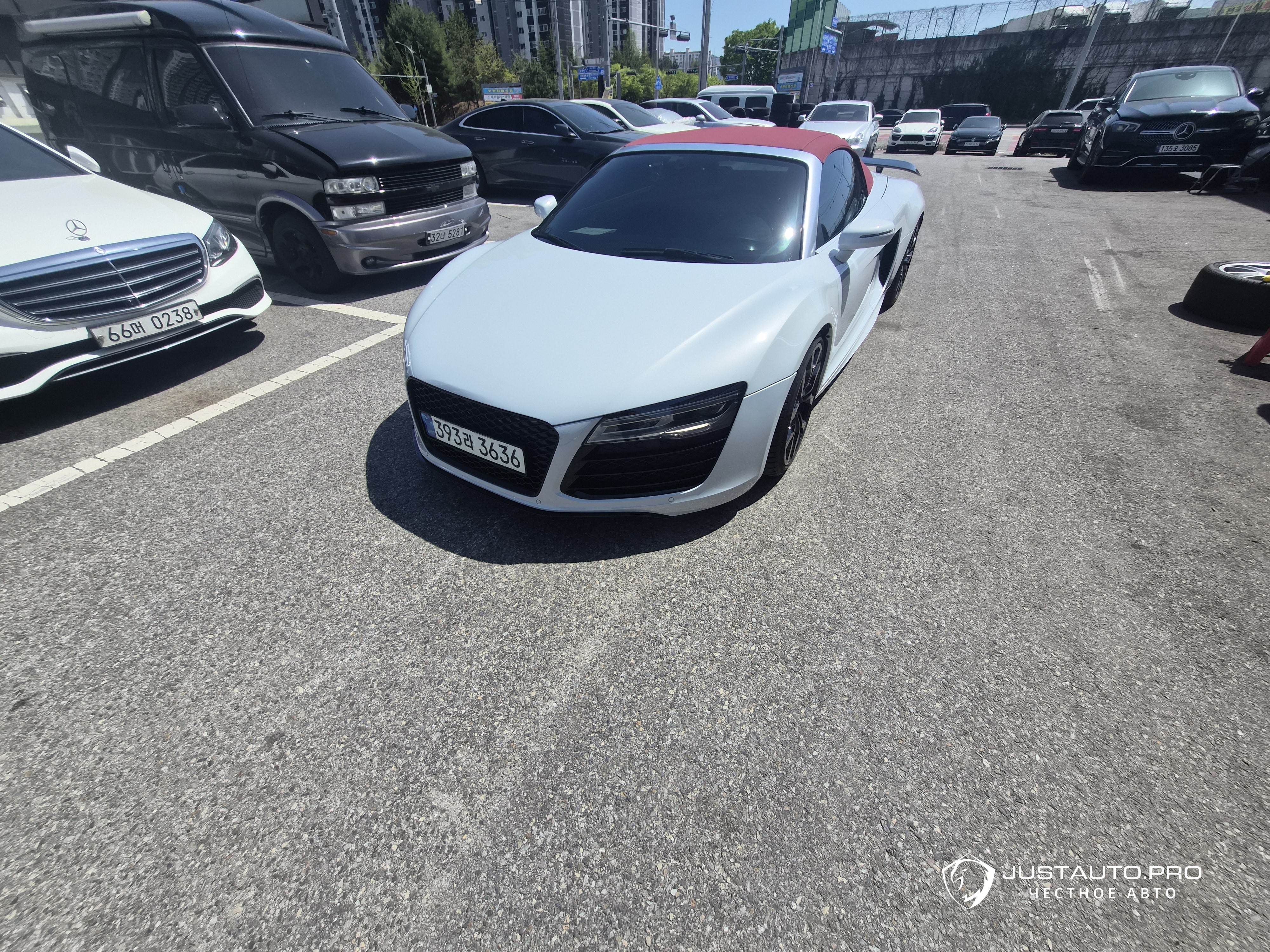 Автомобиль Audi R8