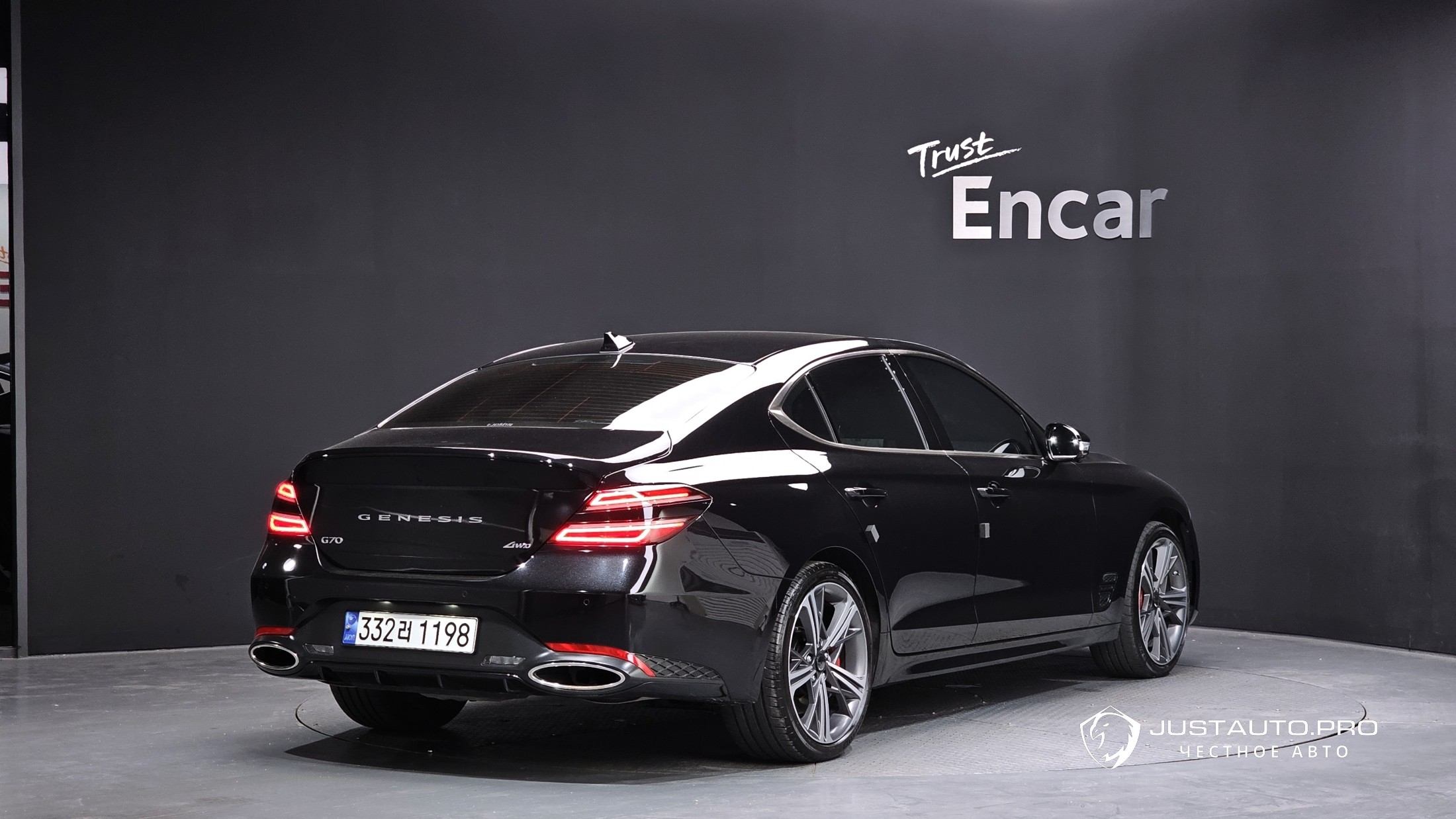 Автомобиль Genesis G70