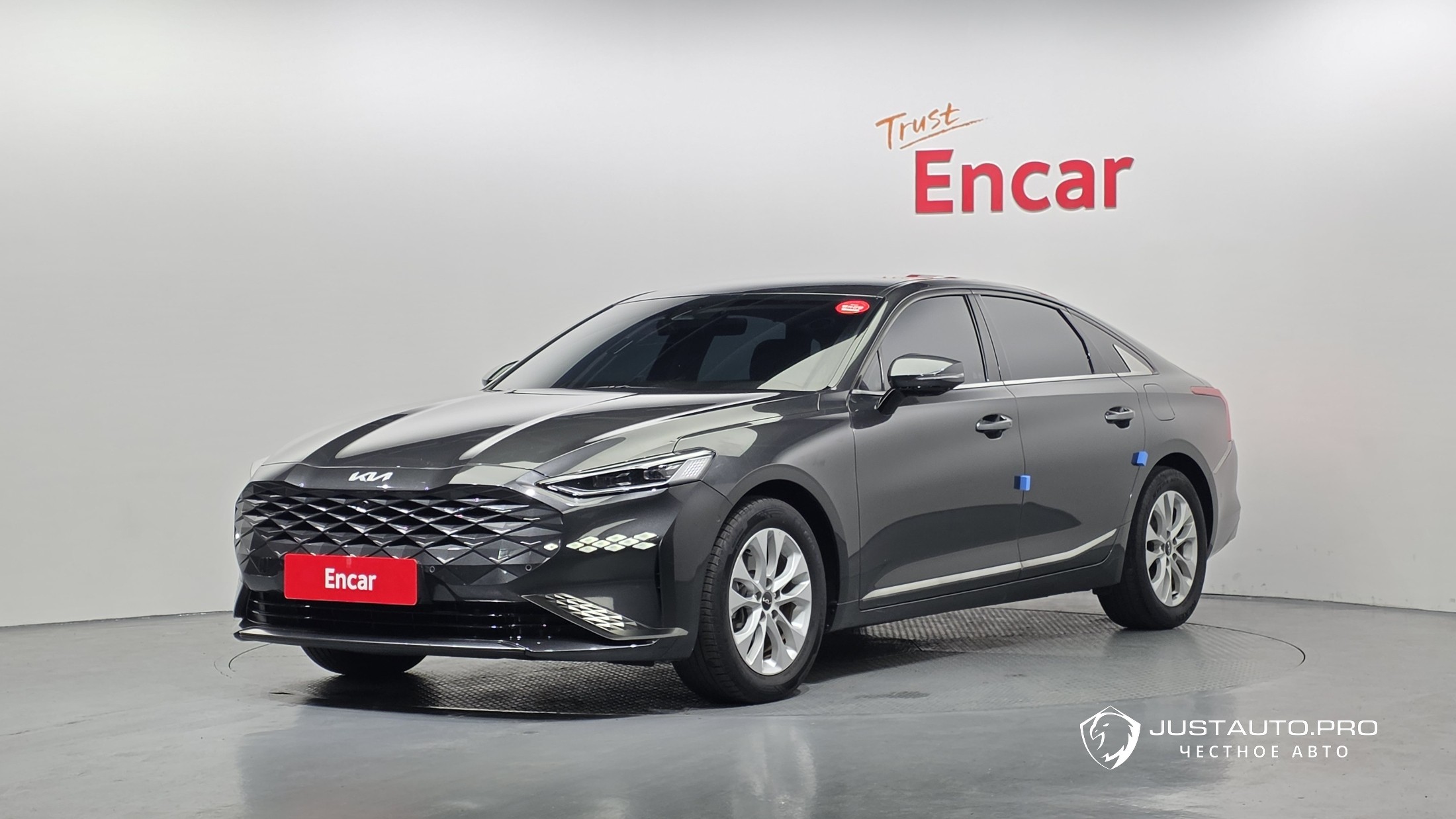 Автомобиль Kia K8