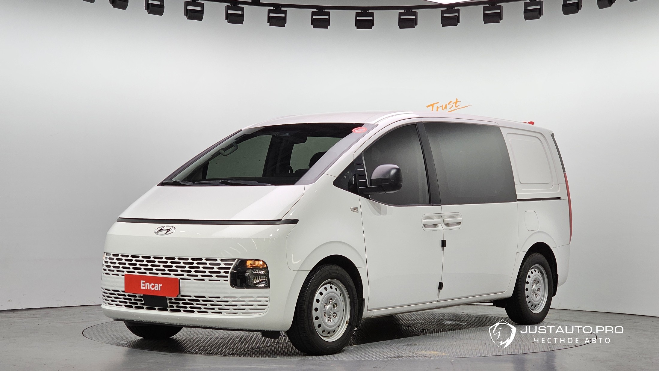 Автомобиль Hyundai Staria