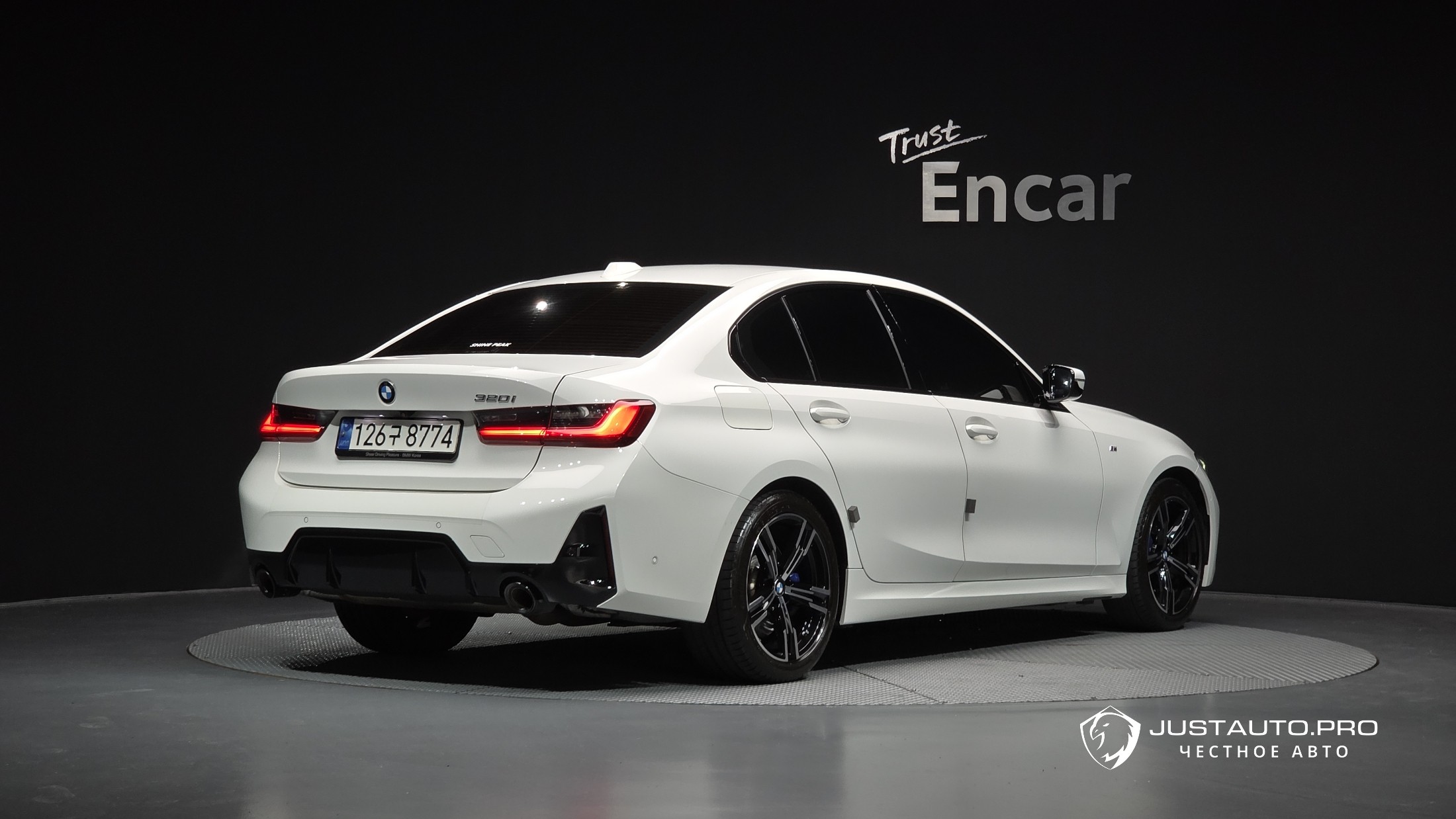 Автомобиль BMW 3-Series