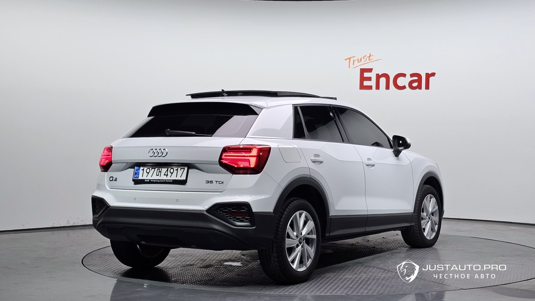 Автомобиль Audi Q2
