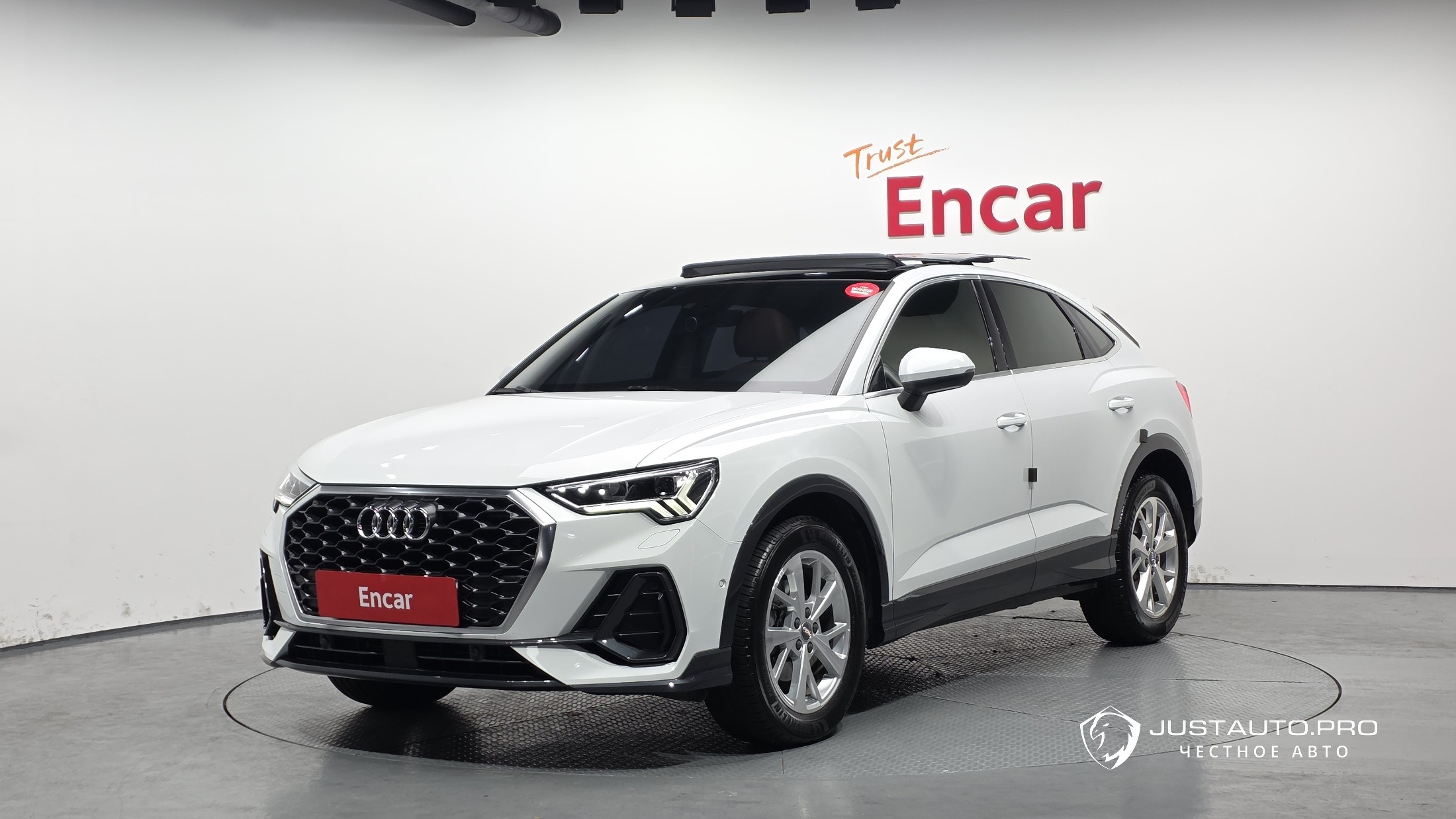 Автомобиль Audi Q3