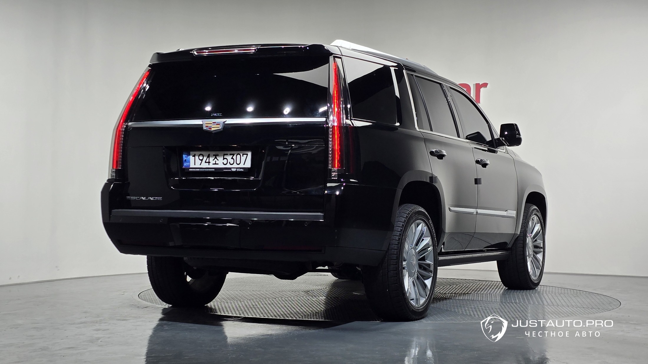 Автомобиль Cadillac Escalade