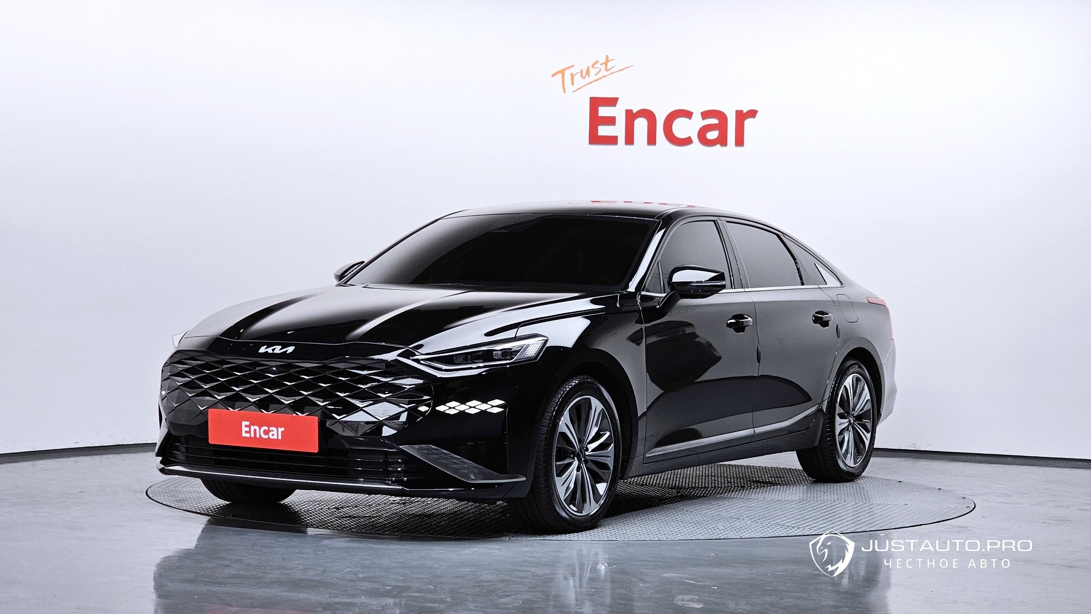 Автомобиль Kia K8