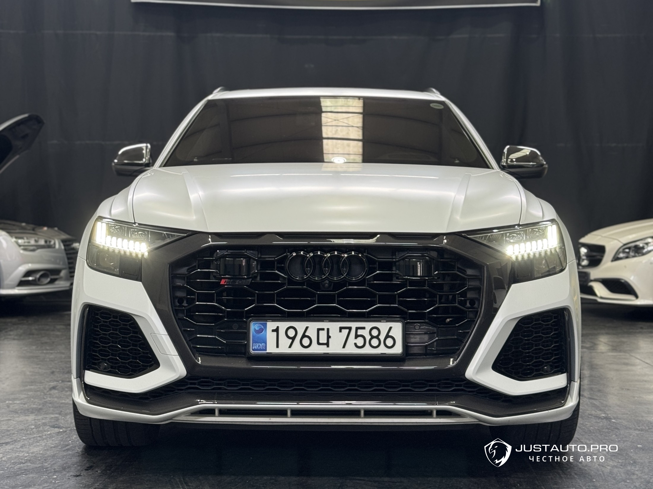 Автомобиль Audi RSQ8