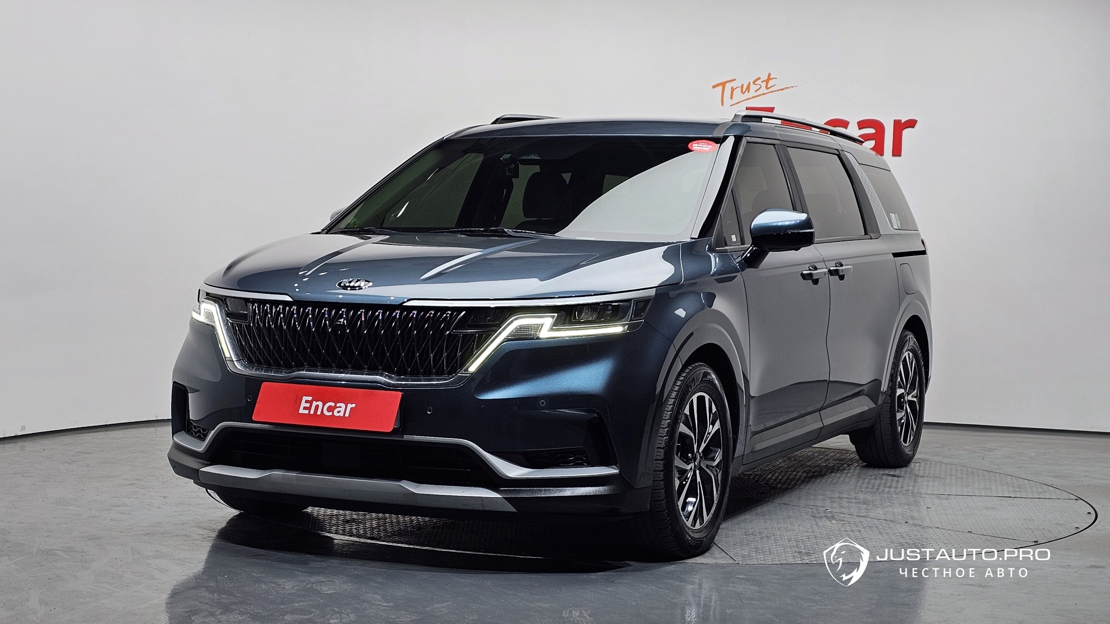 Автомобиль Kia Canival
