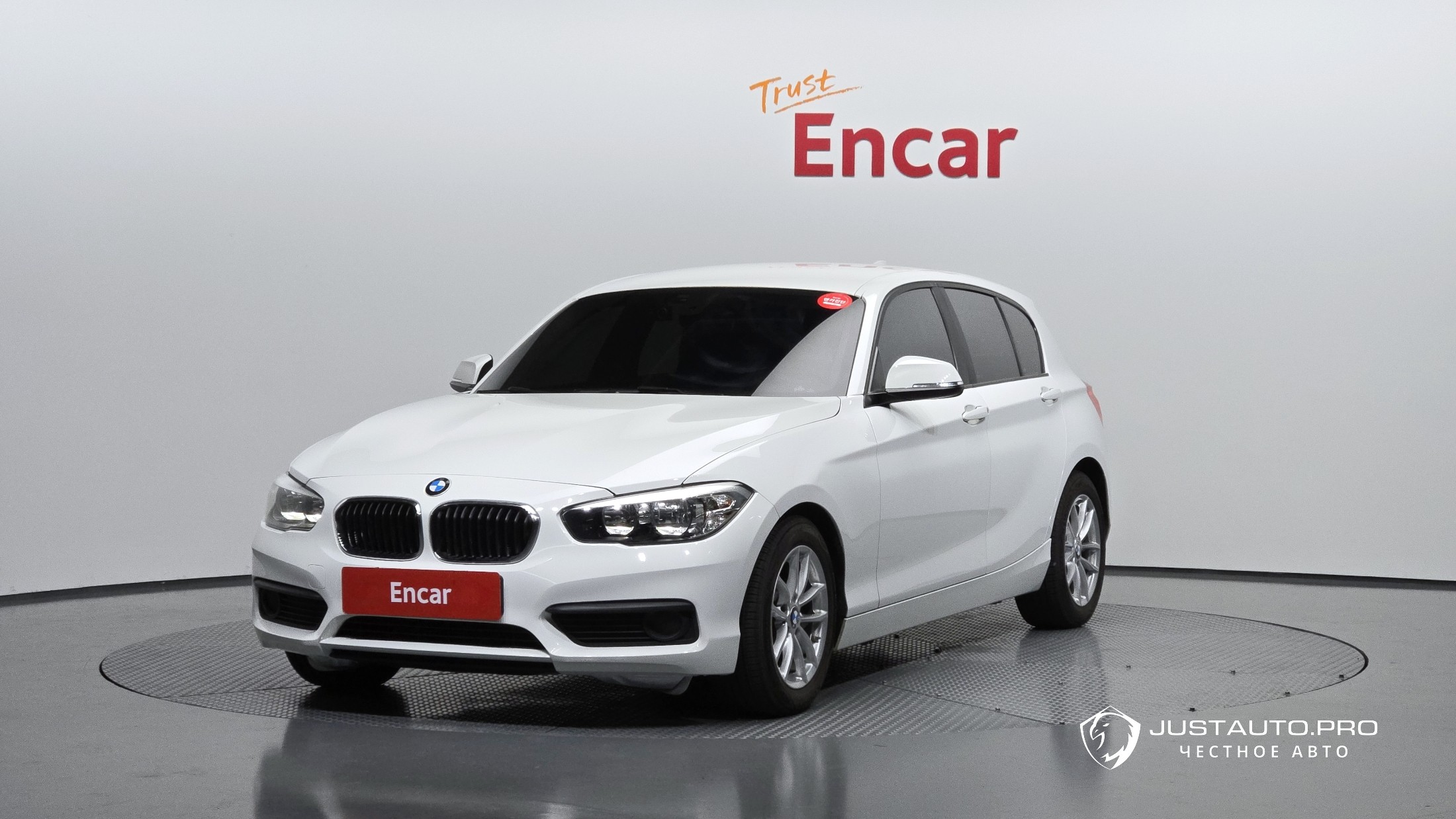 Автомобиль BMW 1-Series