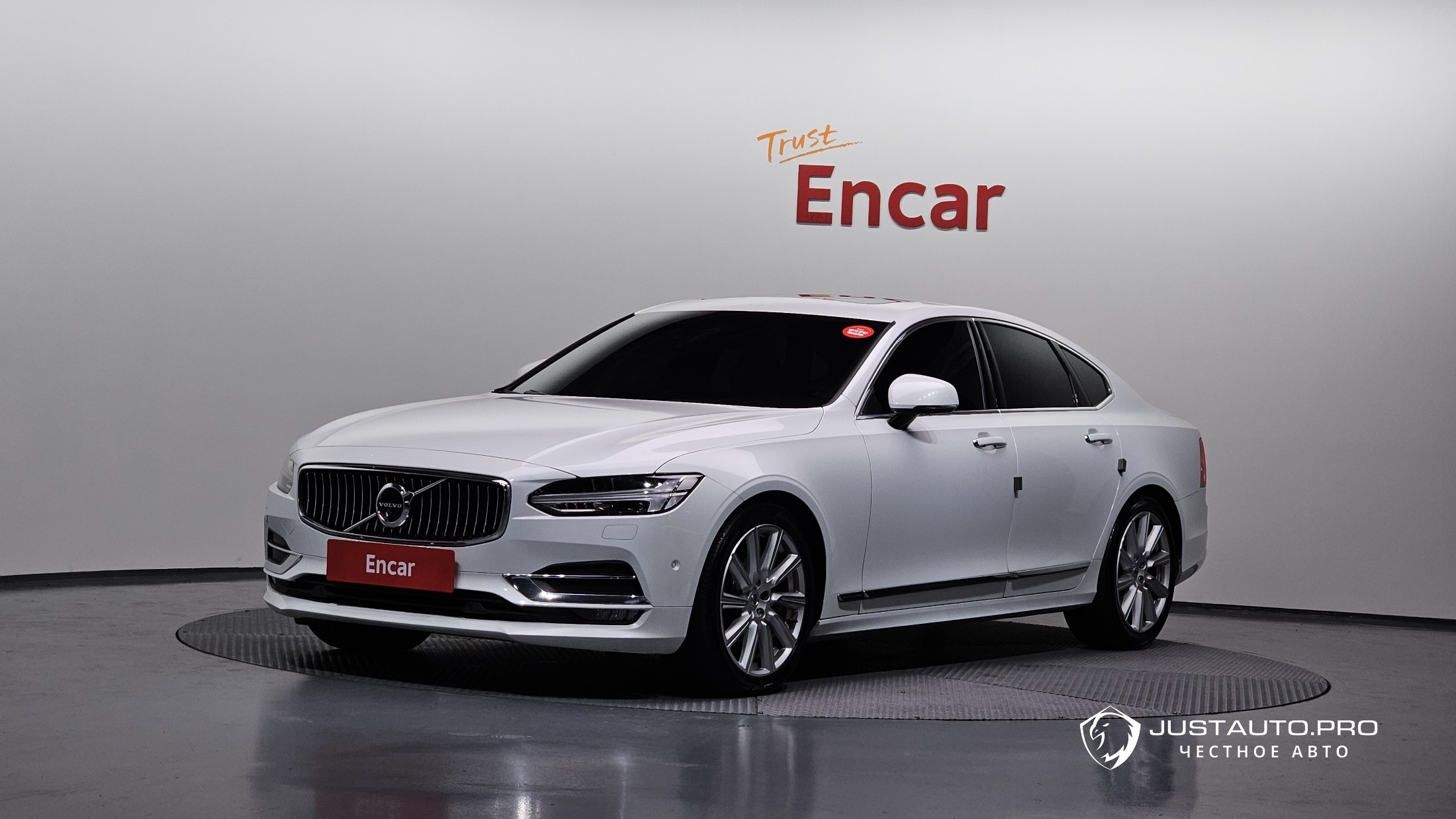 Автомобиль Volvo S90