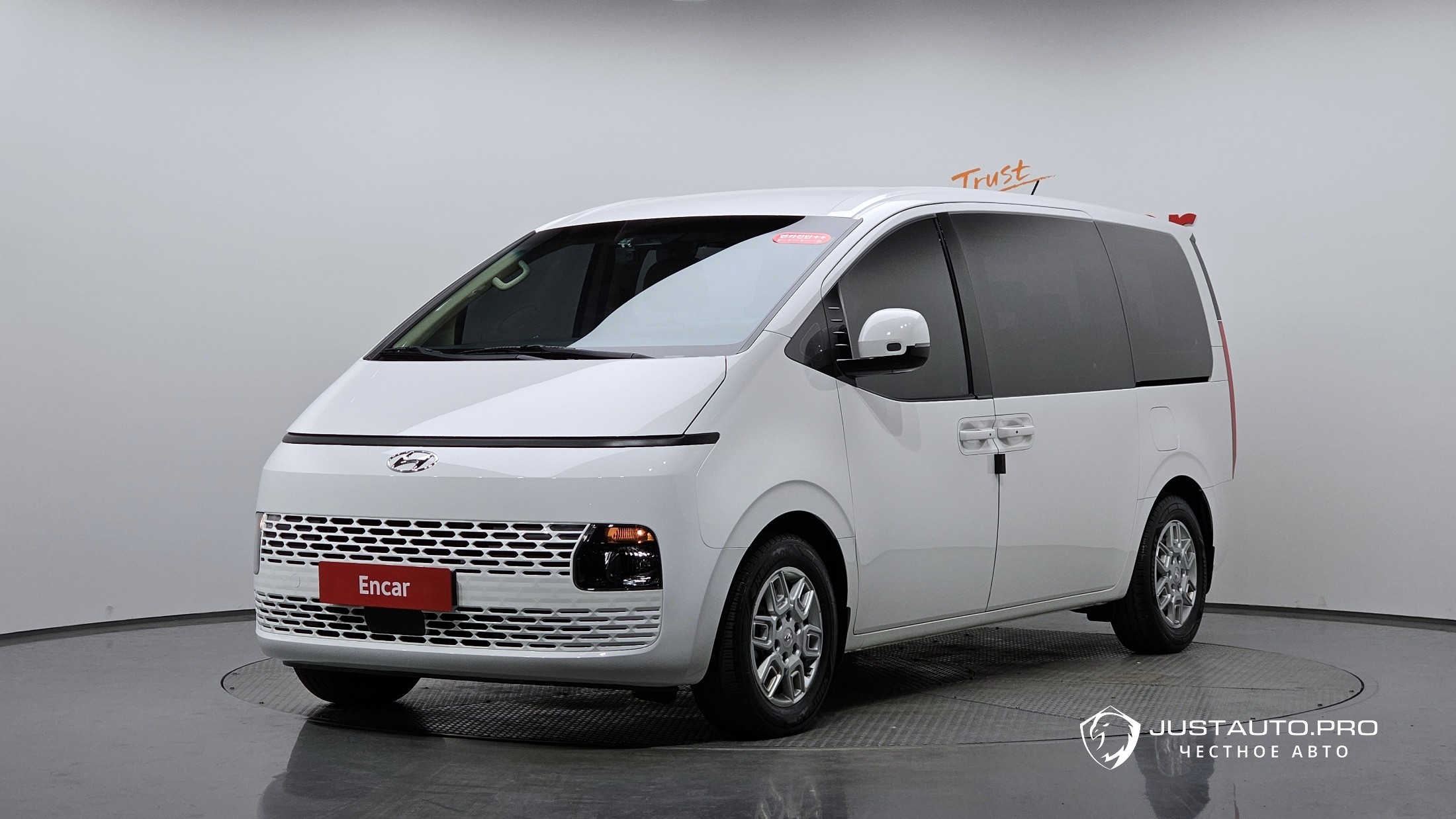 Автомобиль Hyundai Staria