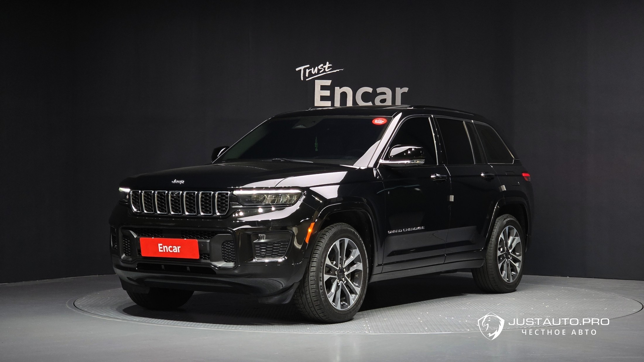 Автомобиль Jeep Cherokee