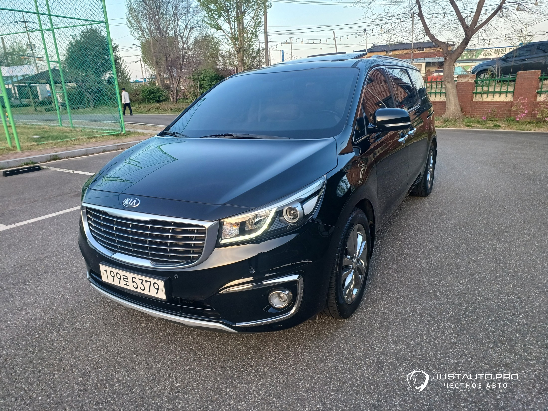 Автомобиль Kia Canival