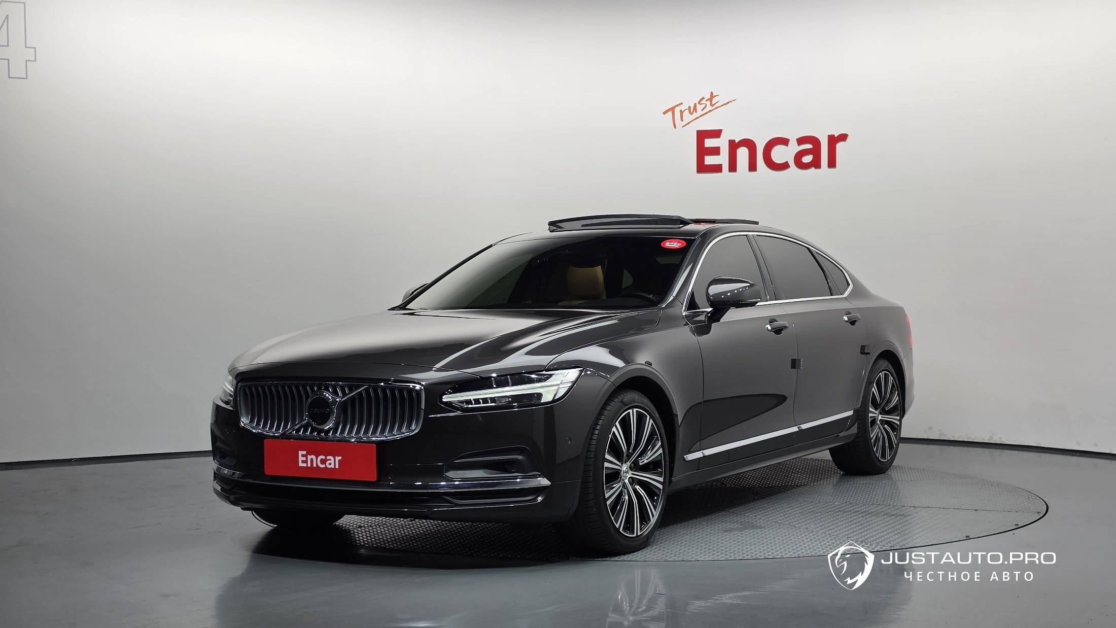 Автомобиль Volvo S90
