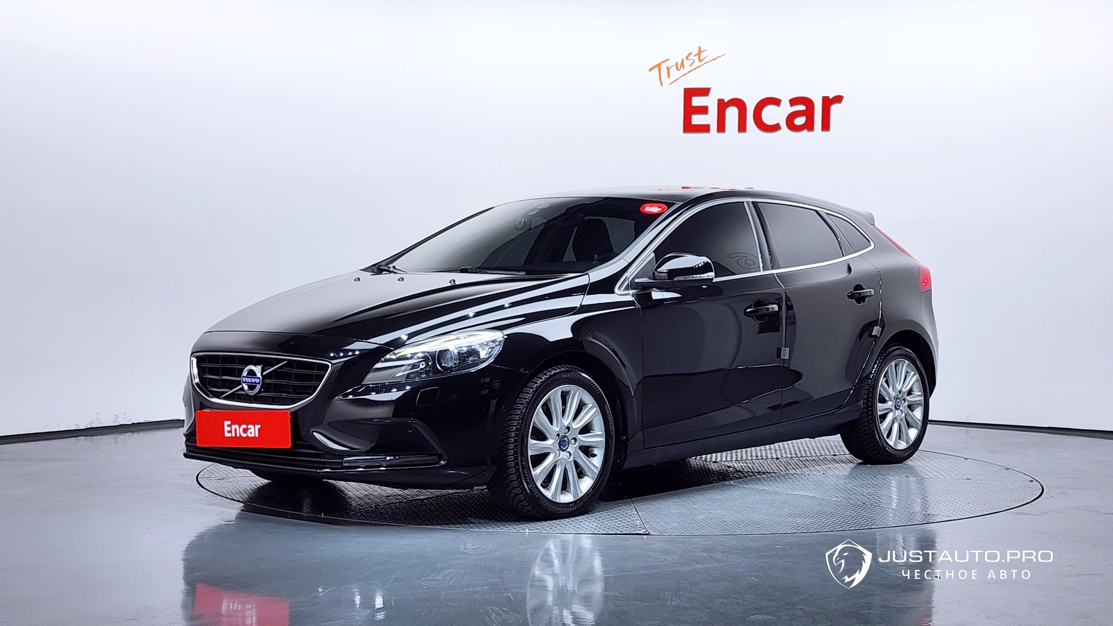Автомобиль Volvo V40