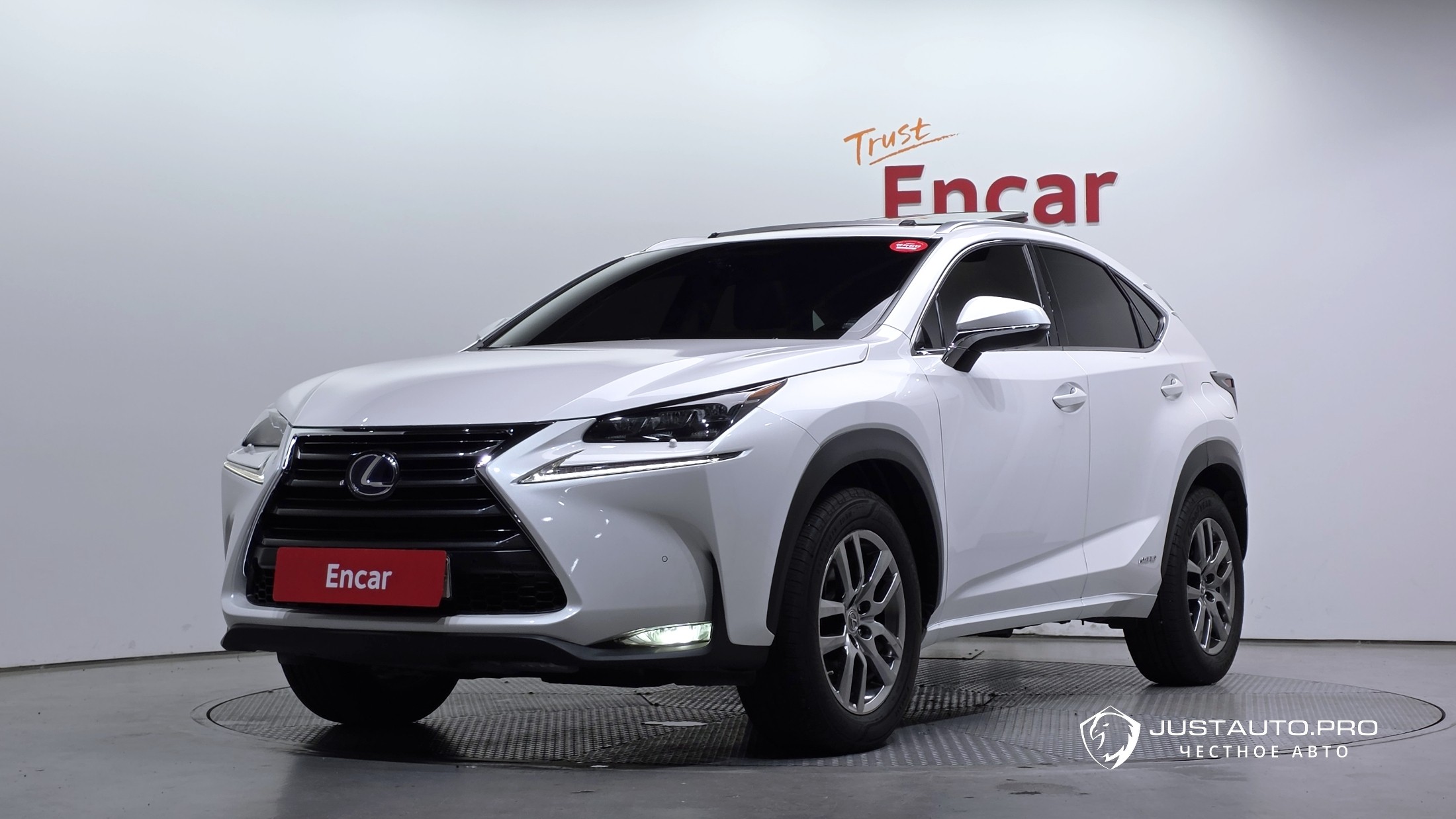 Автомобиль Lexus NX