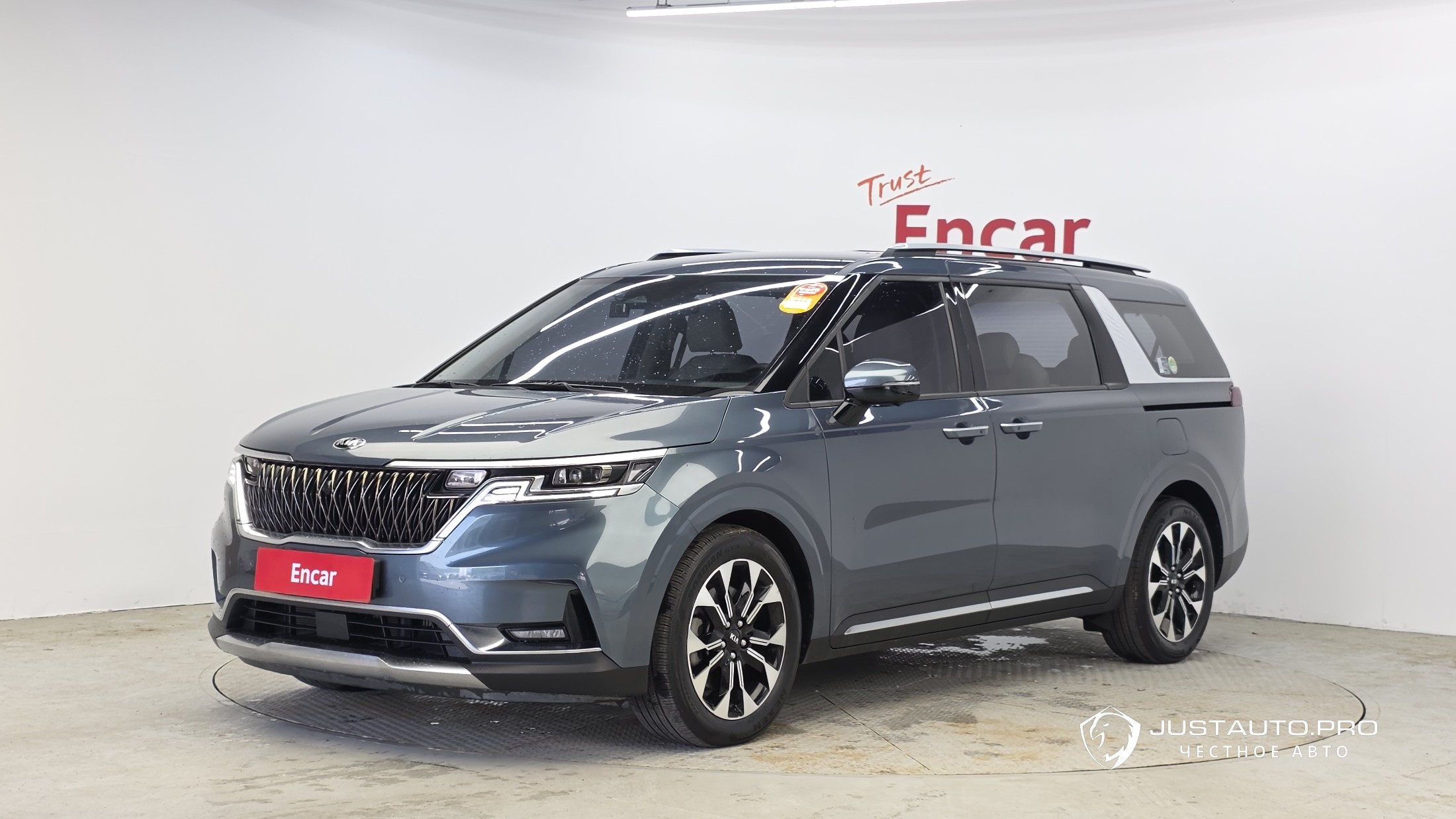 Автомобиль Kia Canival