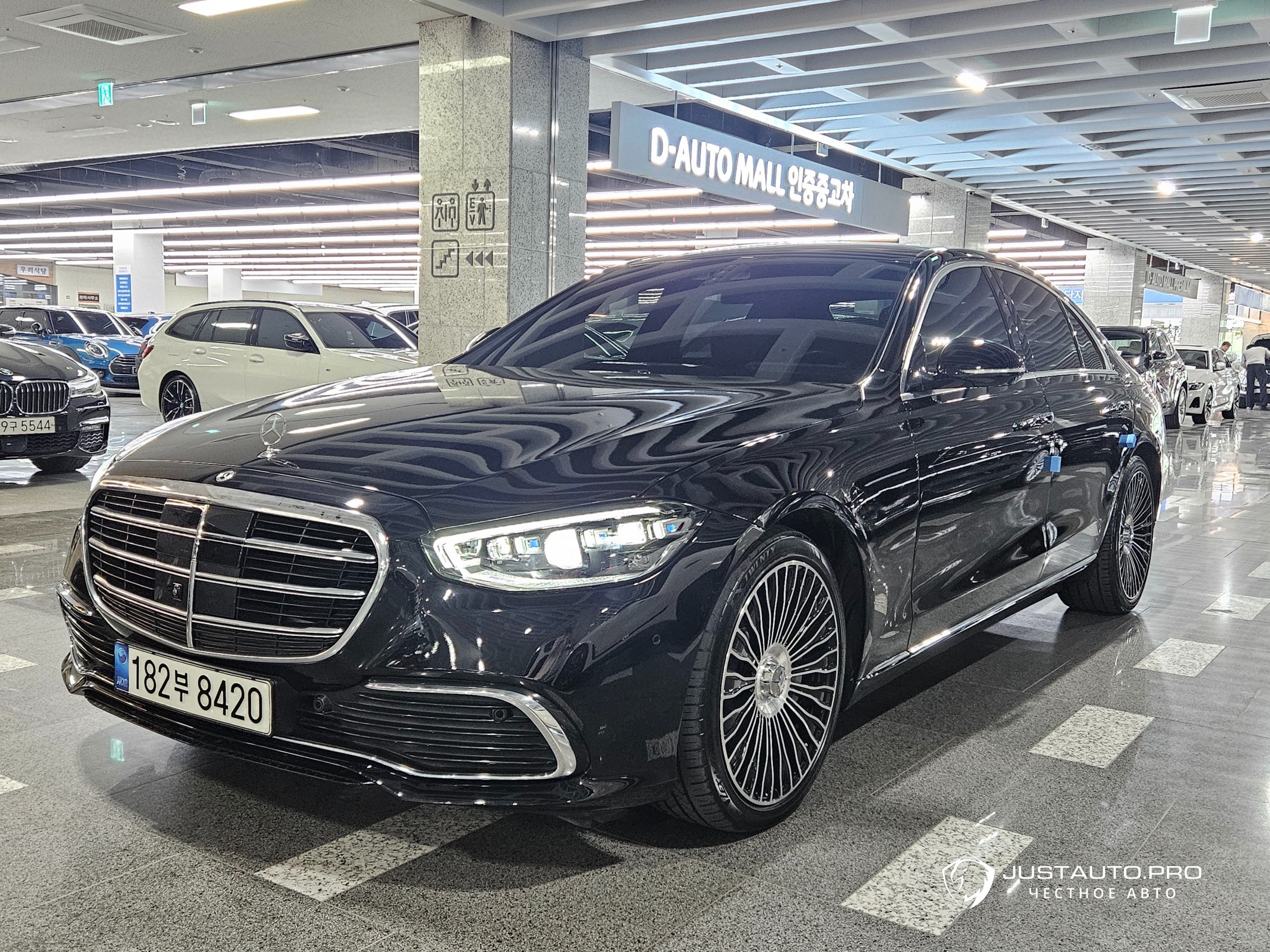Автомобиль Mercedes-Benz S-Class