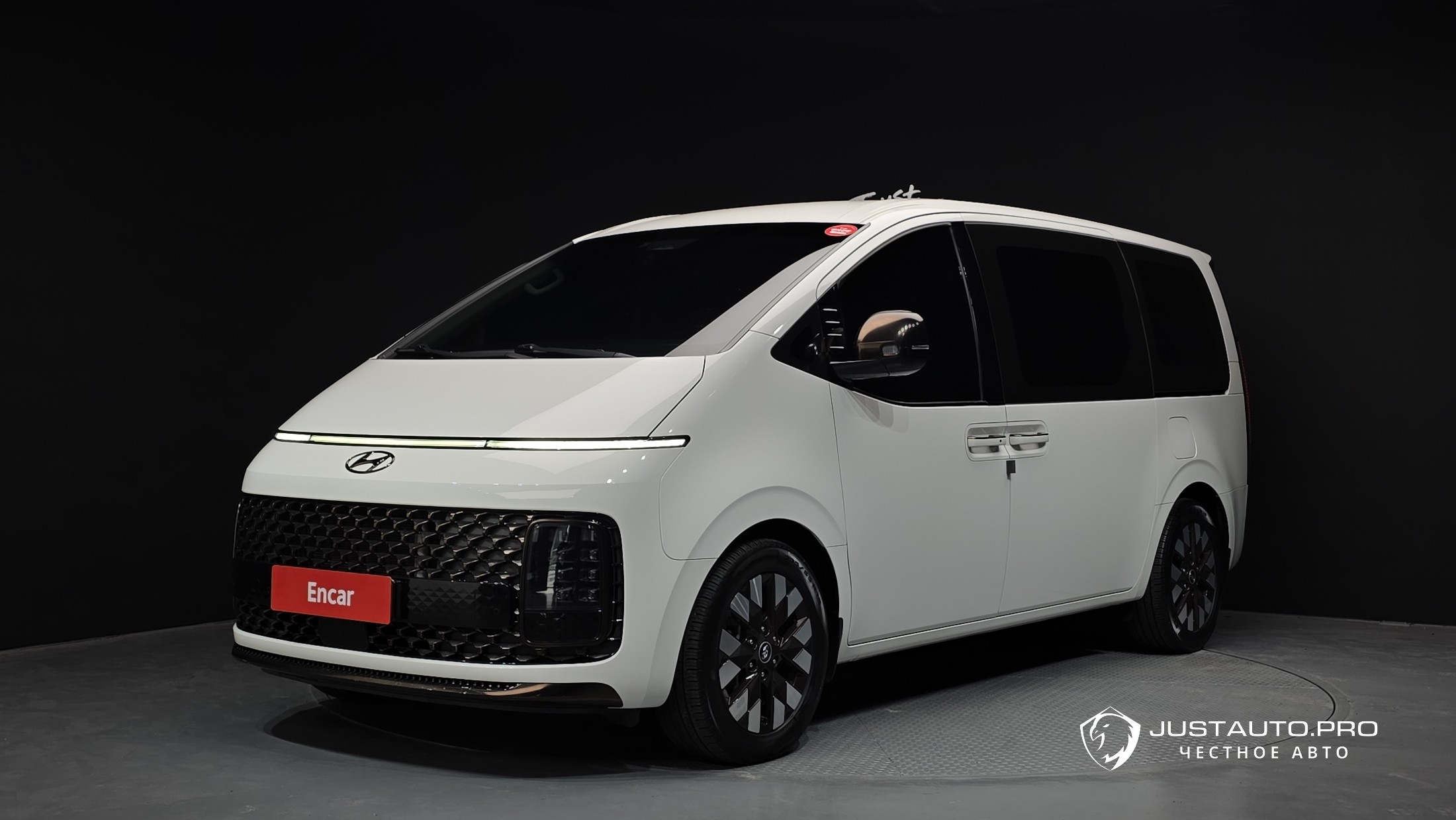 Автомобиль Hyundai Staria