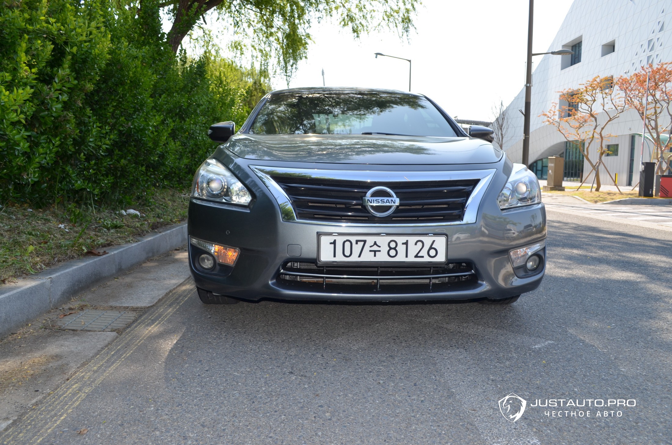 Автомобиль Nissan Altima