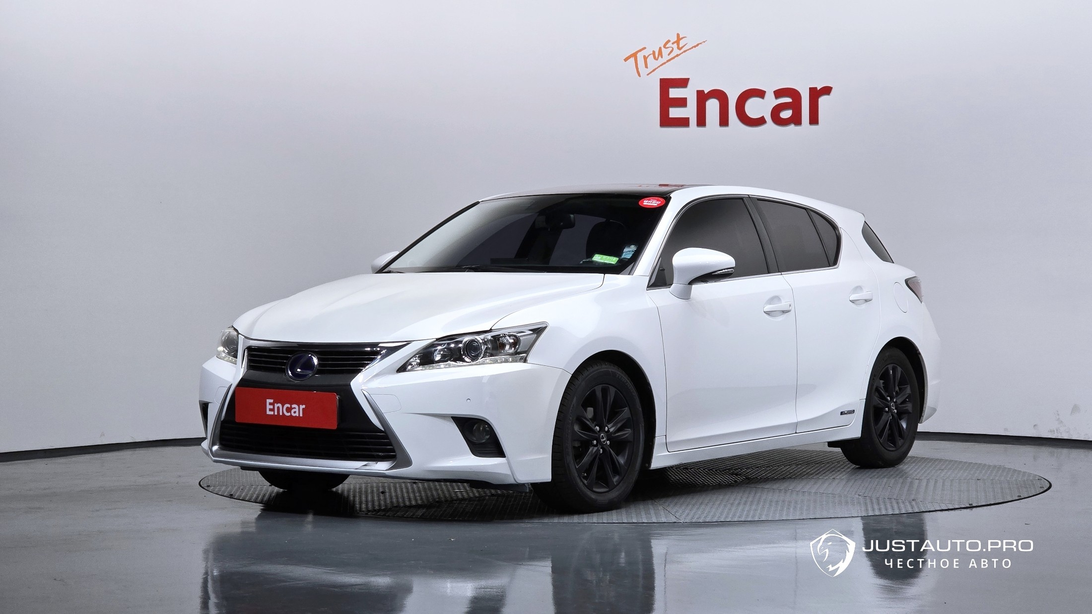 Автомобиль Lexus CT200h