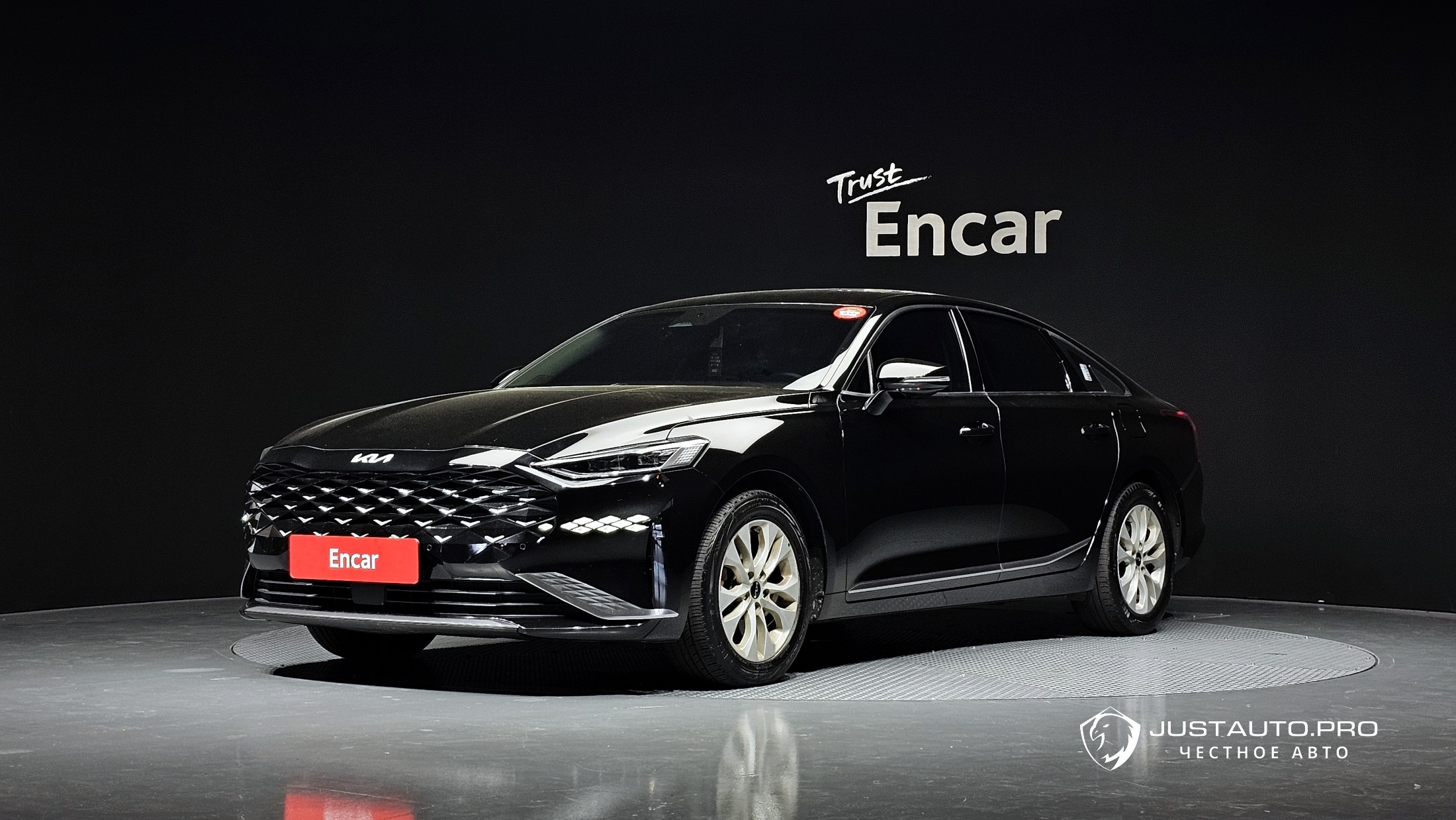 Автомобиль Kia K8