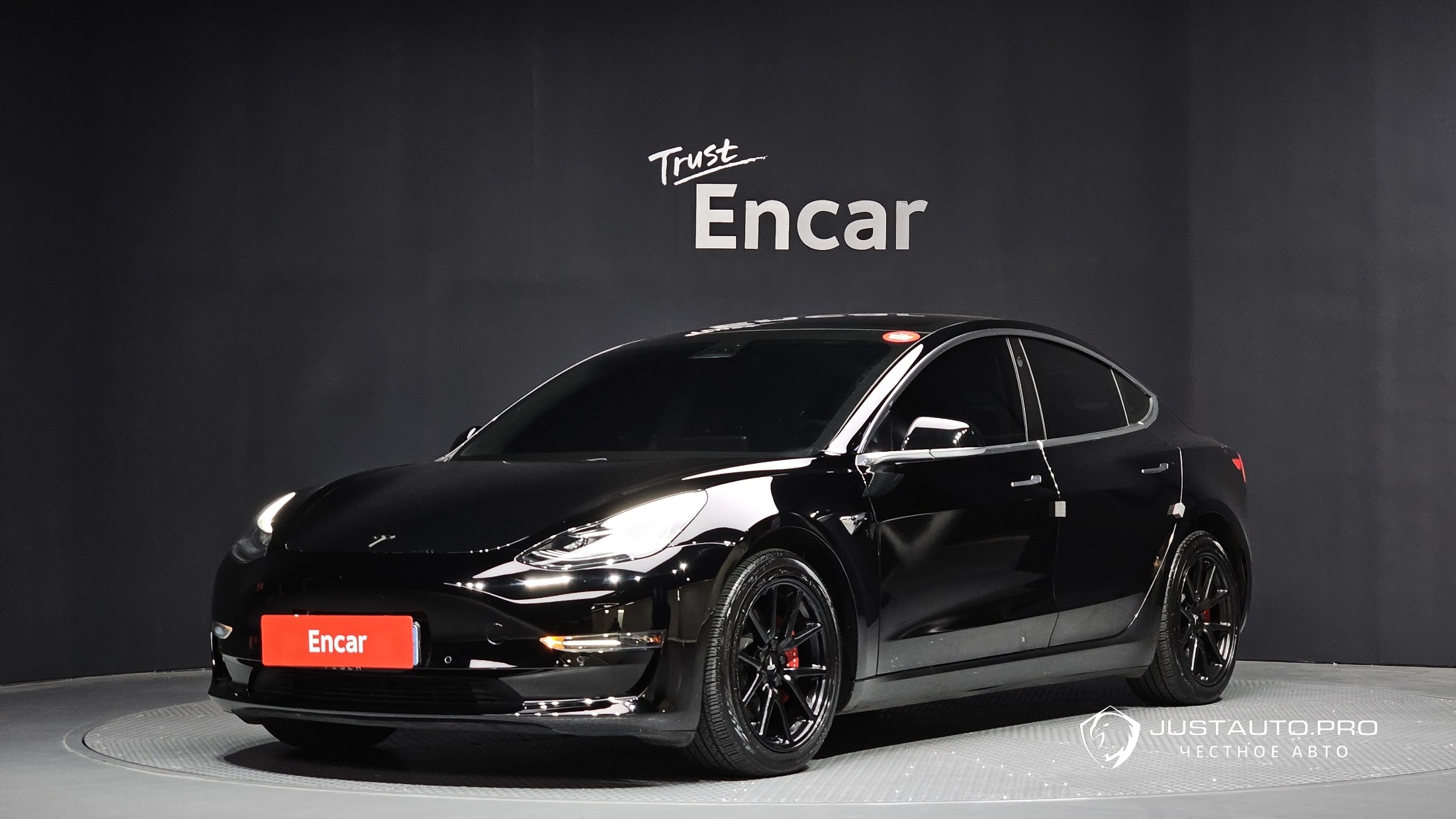 Автомобиль Tesla Model 3