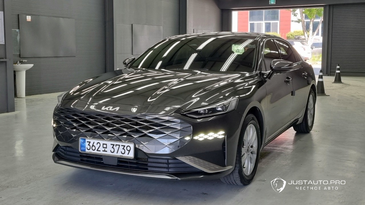 Автомобиль Kia K8